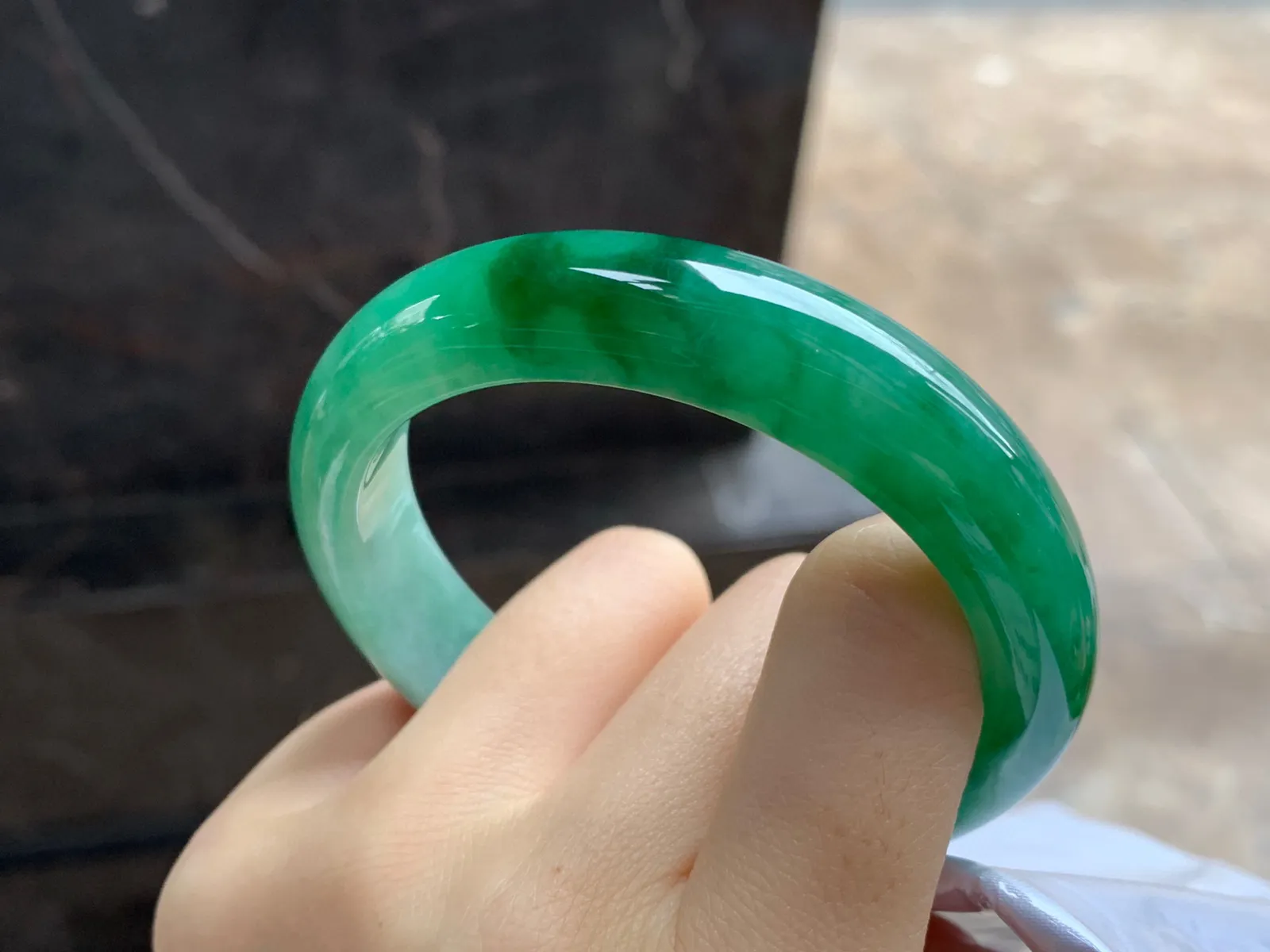 满色手镯
尺寸：54.5-13-8.6mm
整圈颜色浓郁～上手好看