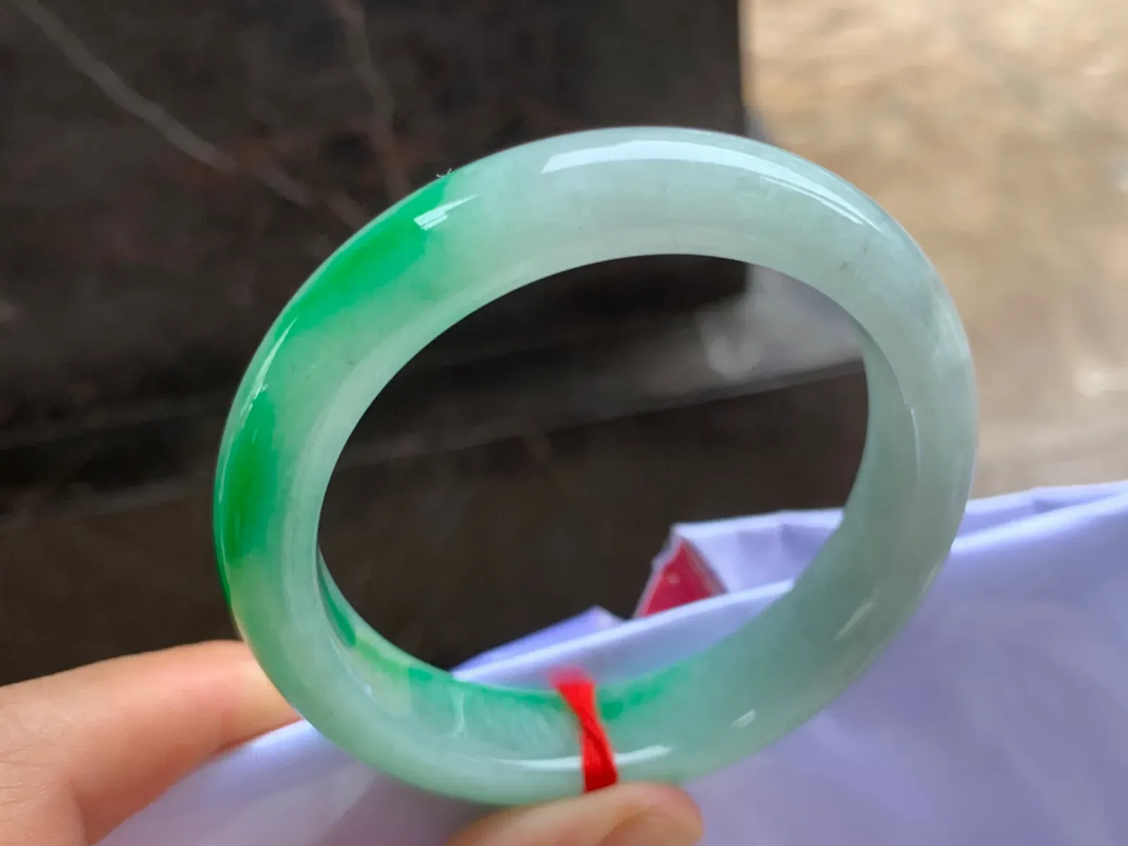 56-13-8.5mm
带色手镯 颜色辣绿 条形优秀 上手大气