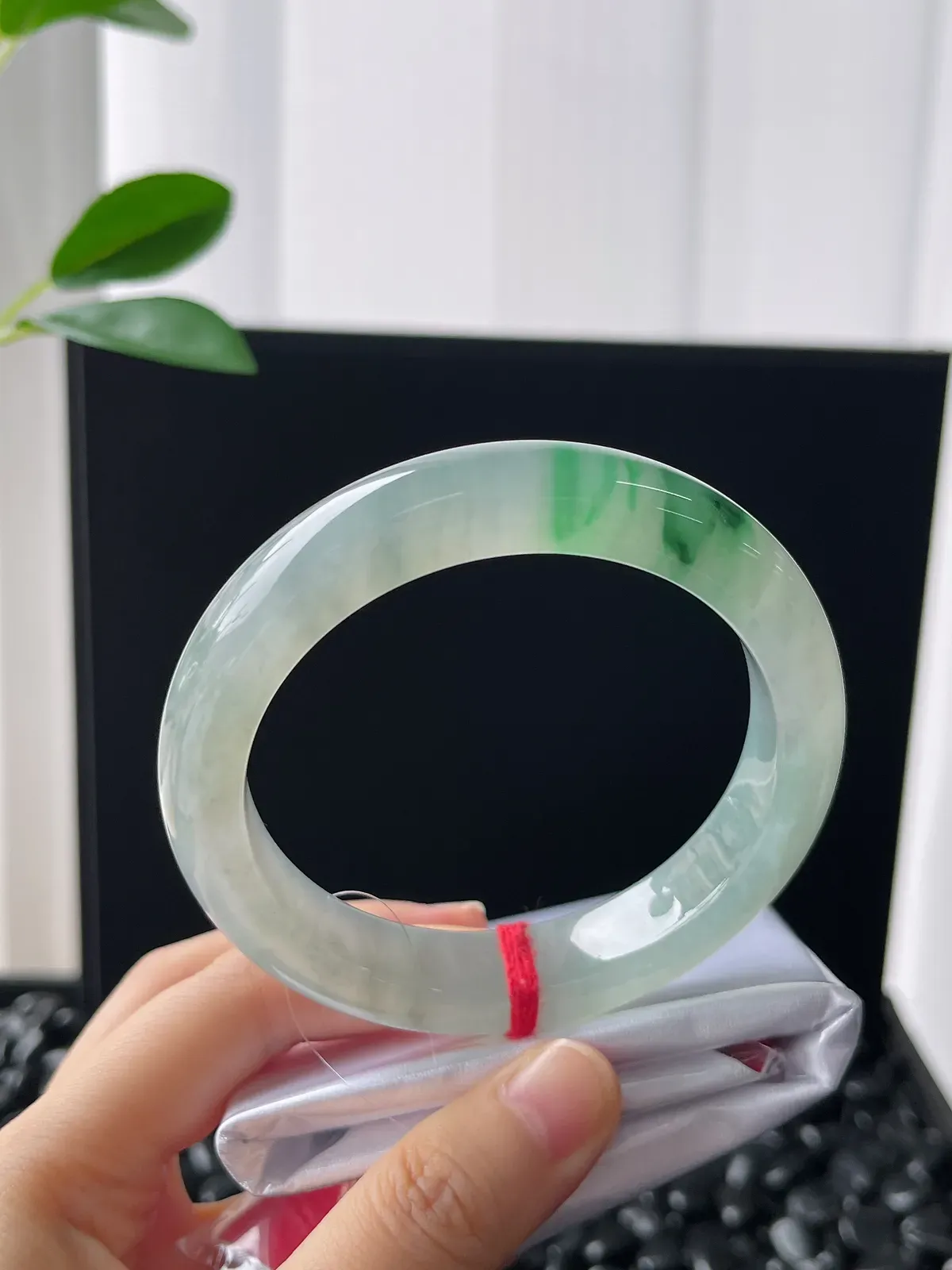 正圈59.2圈口，翡翠冰飘阳绿手镯