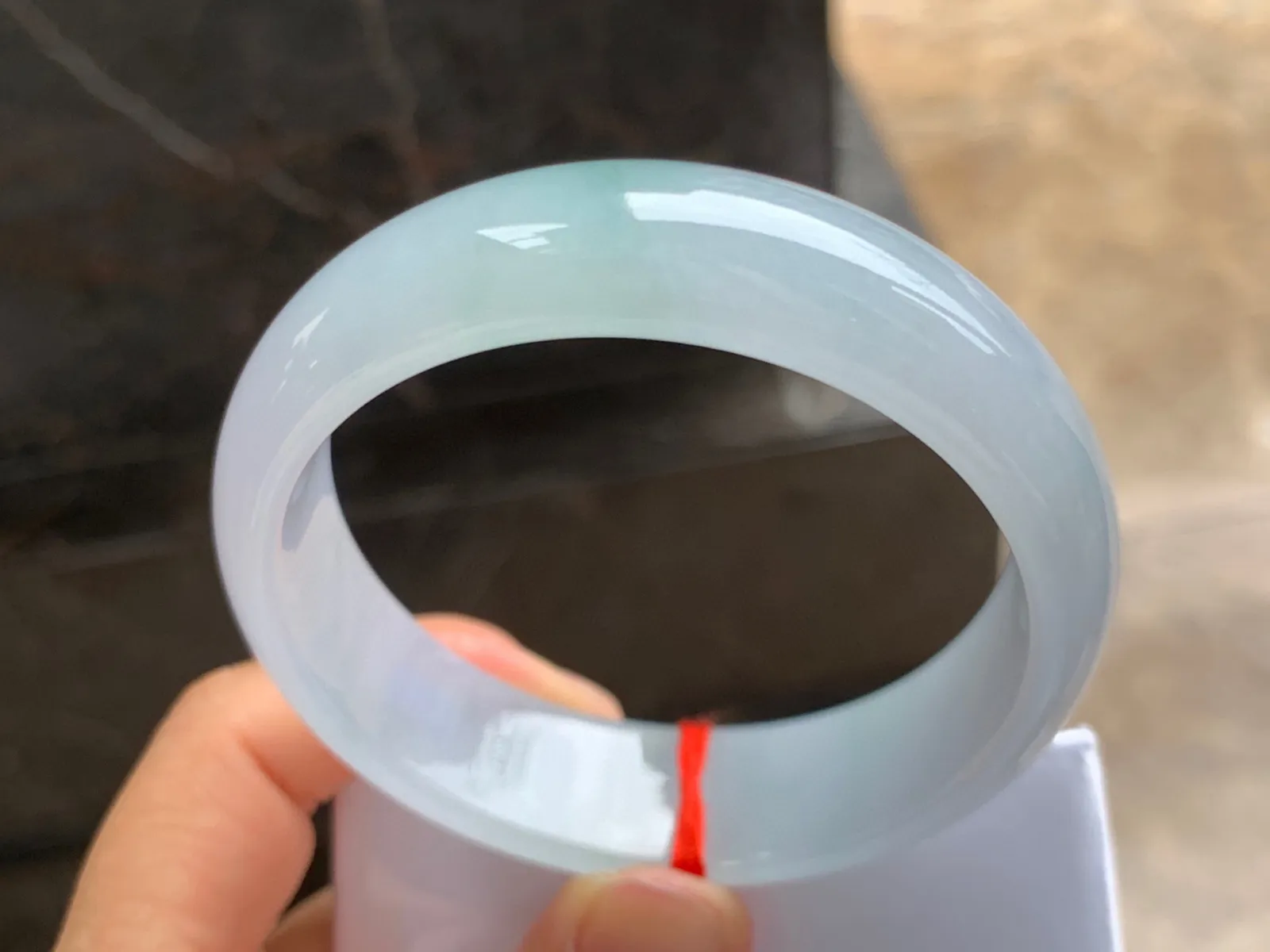 57.5-17-7.5mm
冰种飘花宽版手镯 水润冰透 清爽