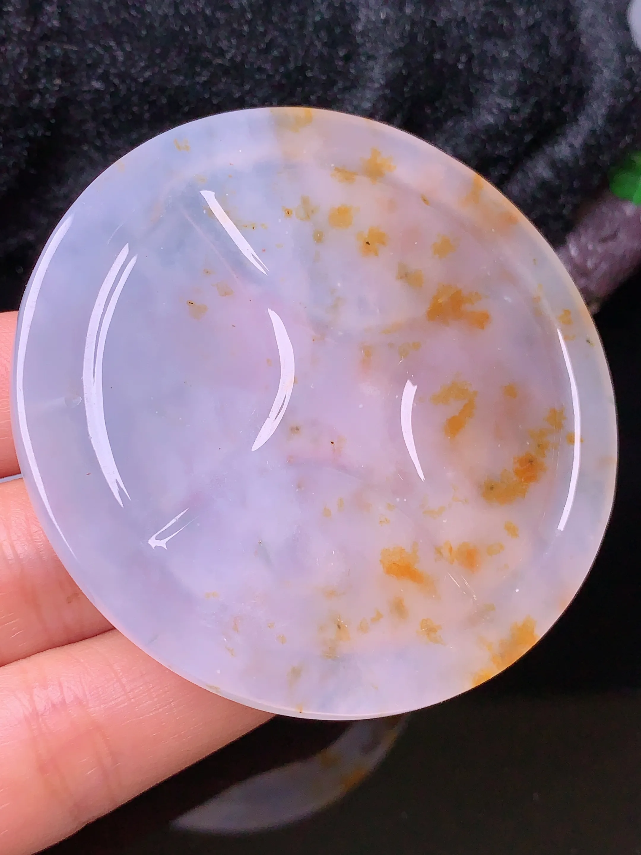 飘红翡梅花牌吊坠 玉质细腻 色泽艳丽清新 整体尺寸85*8.5