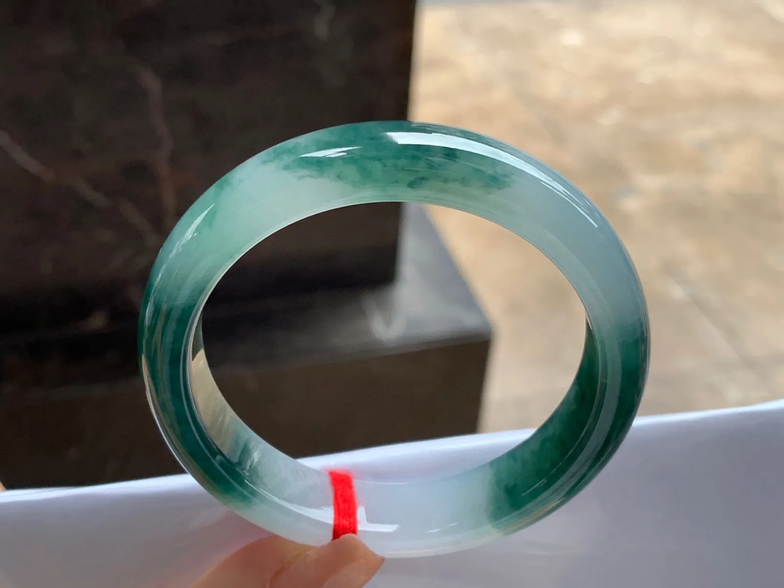 飘花手镯
尺寸：56.2-12.9-8mm
底子细腻干净～飘花浓郁