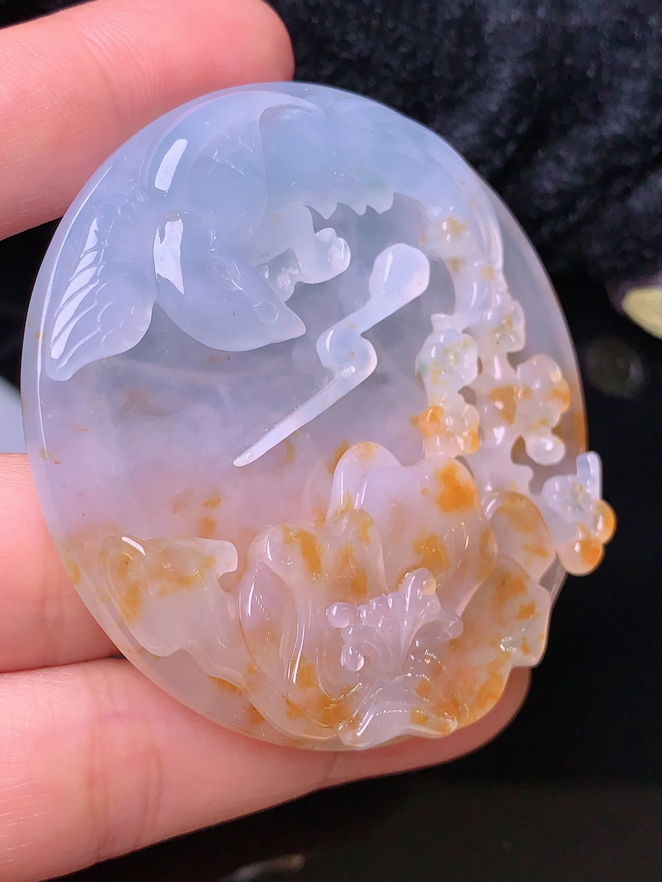 飘红翡梅花牌吊坠 玉质细腻 色泽艳丽清新 整体尺寸85*8.5