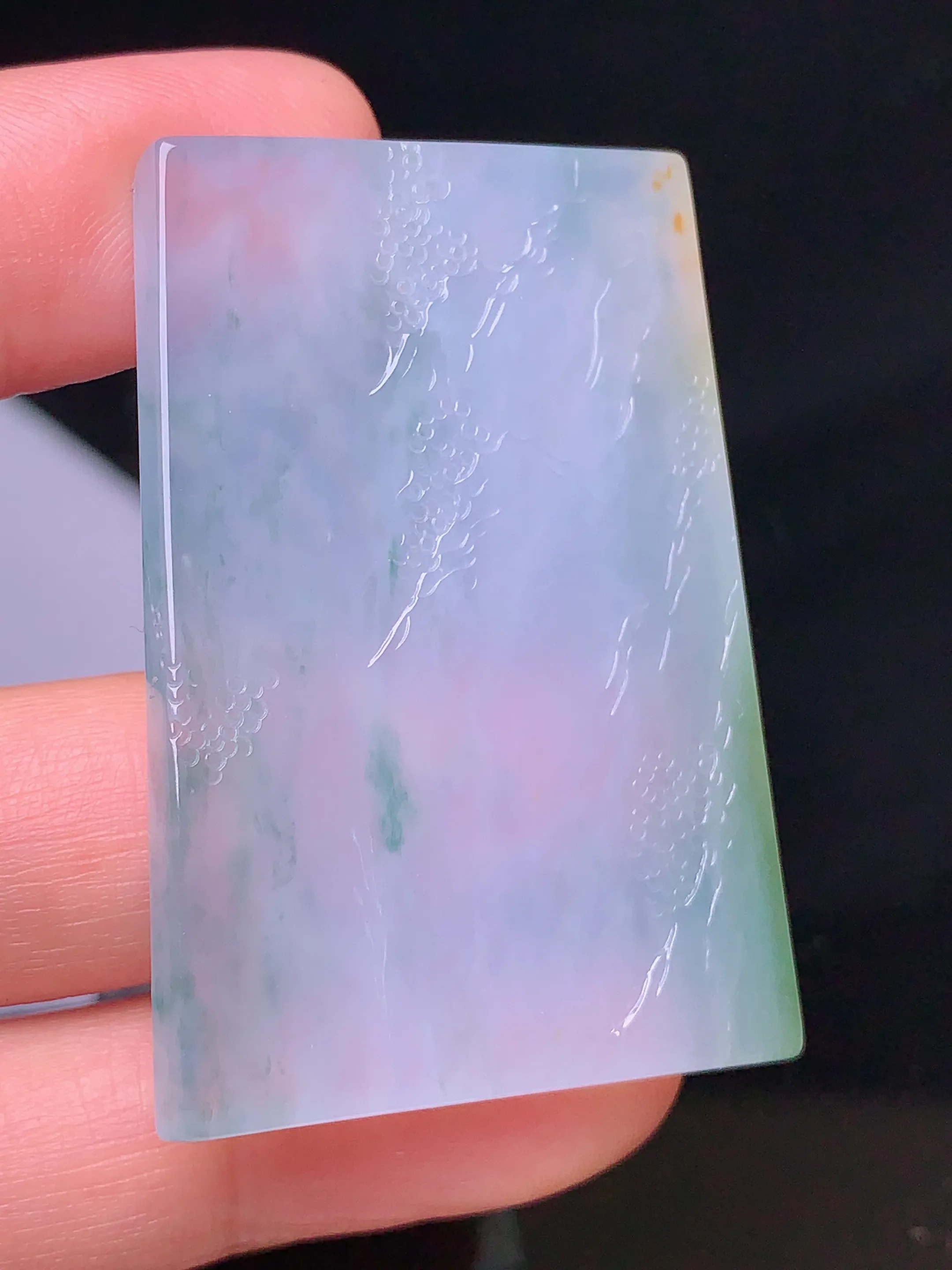 飘绿山水牌子吊坠 玉质细腻 色泽艳丽 整体尺寸46.1*32*5