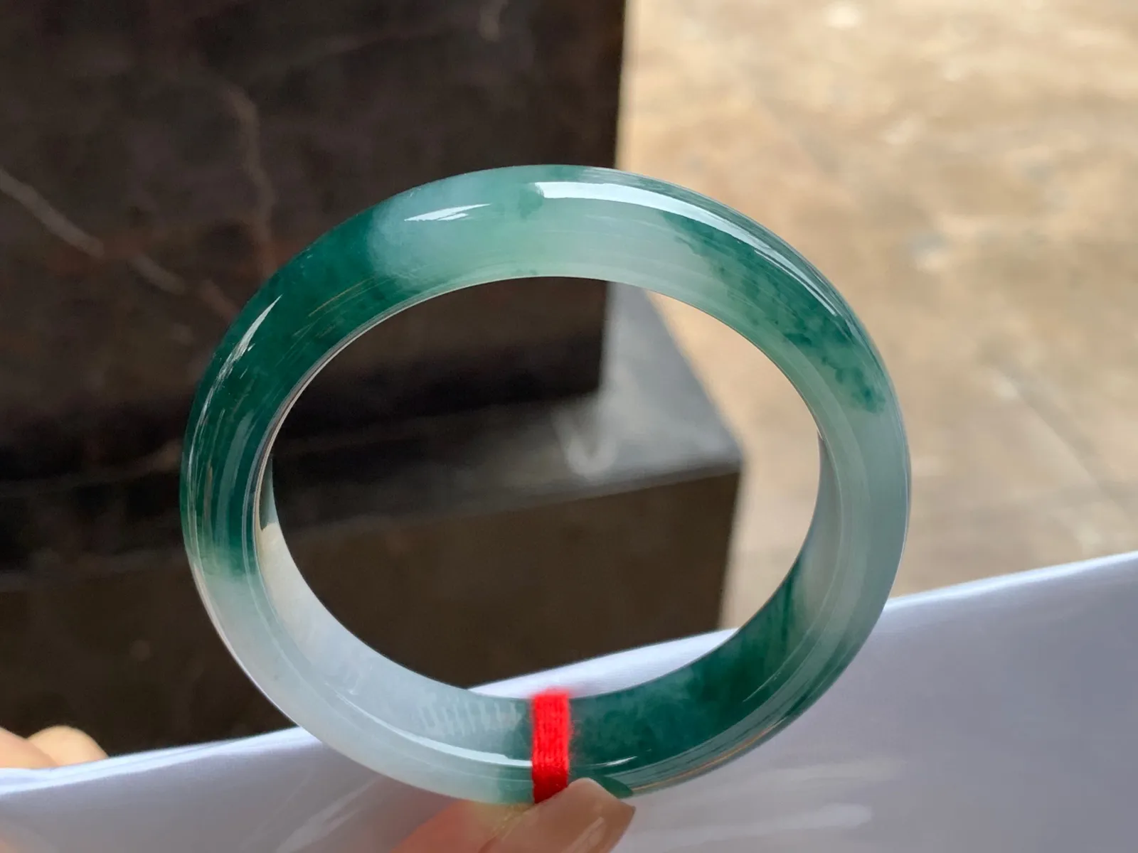 飘花手镯
尺寸：56.2-12.9-8mm
底子细腻干净～飘花浓郁
