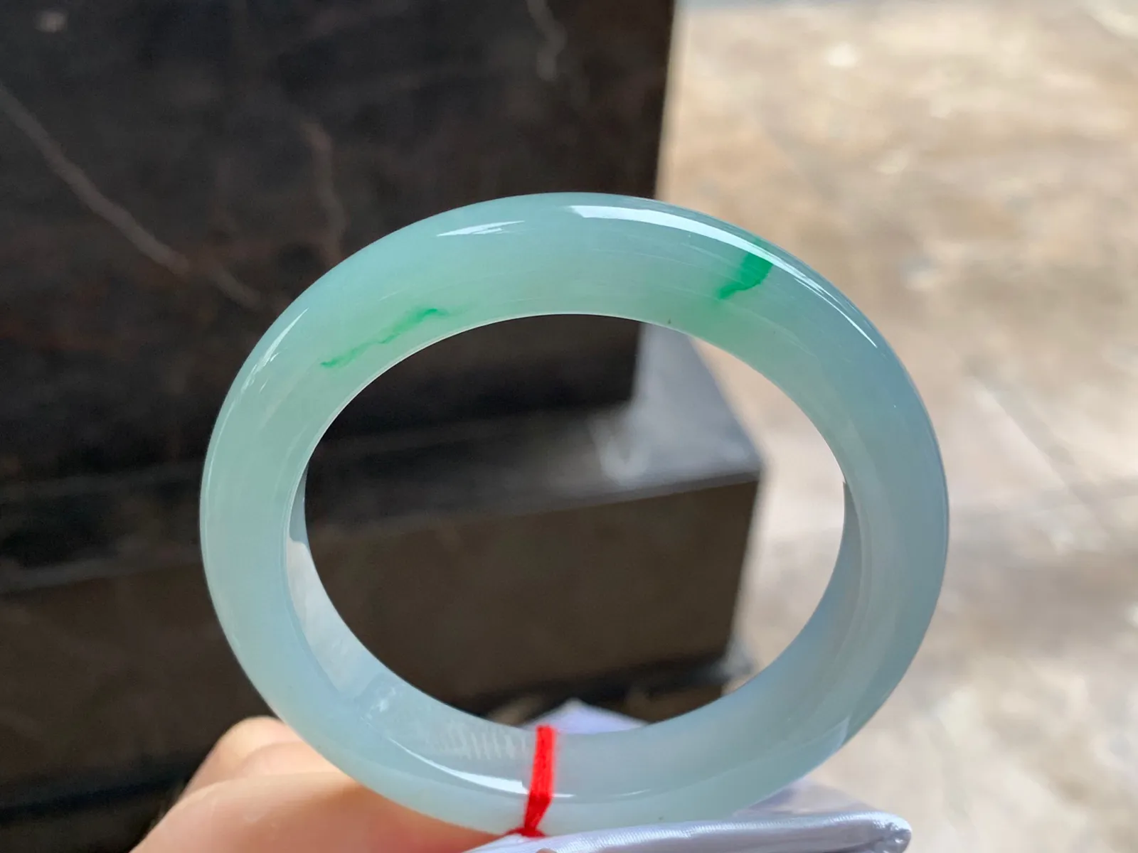 阳绿色手镯
尺寸：55.6-11.3-9.6mm
有种有色～上手好看
