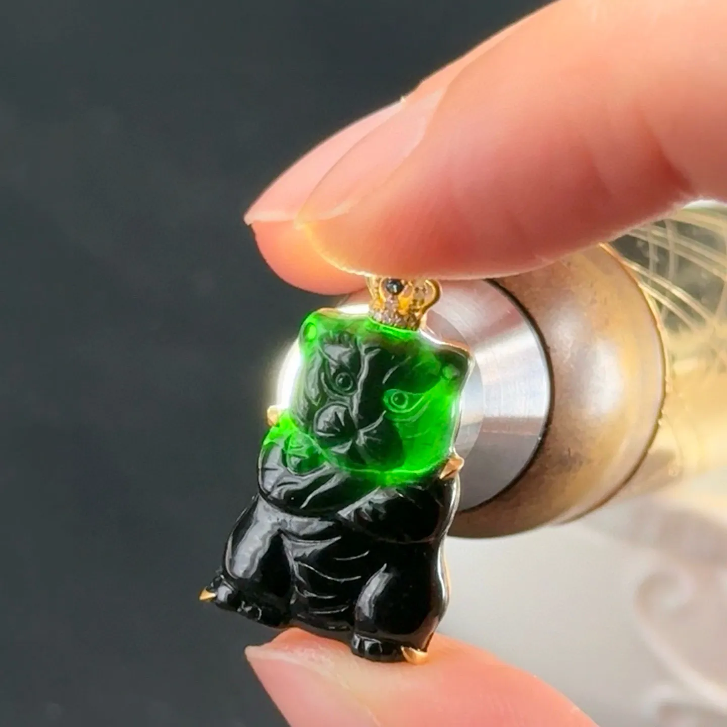 精品18k墨翠小老虎 种好色正 黑度极好 打灯通透 油性十足