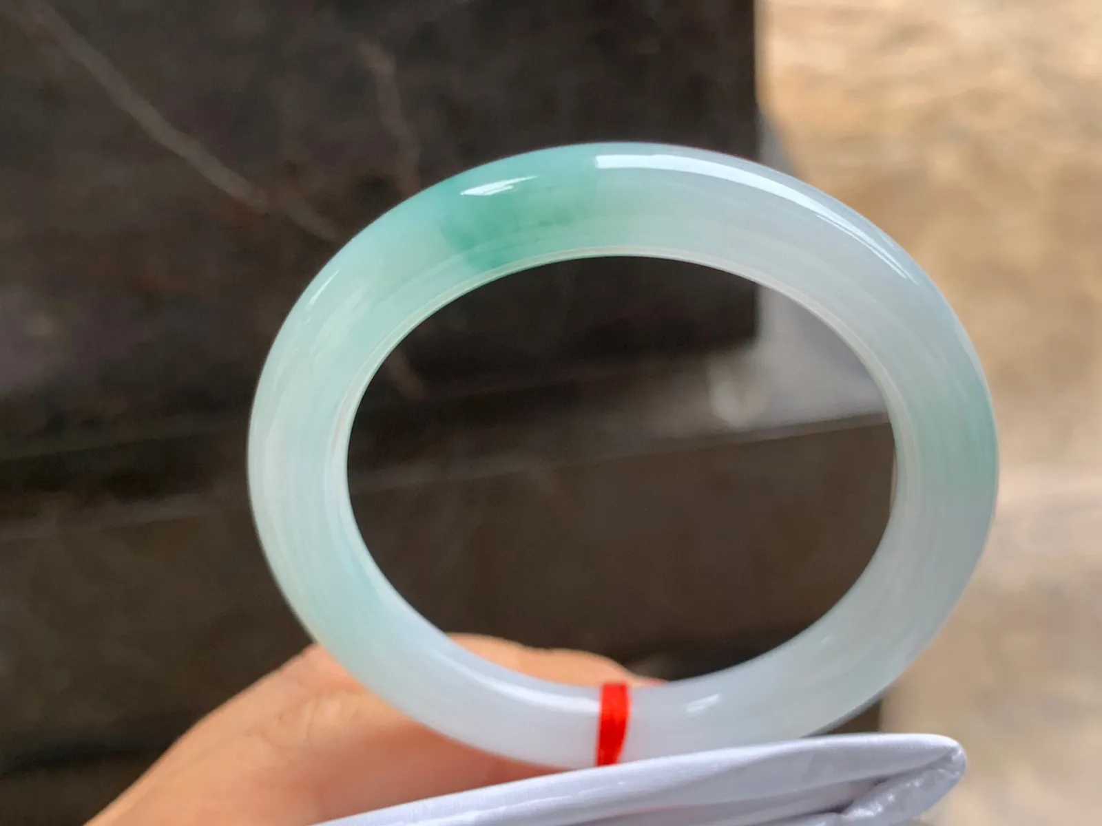 51.5-9mm
冰种飘花圆条手镯 水润清爽 小手可戴