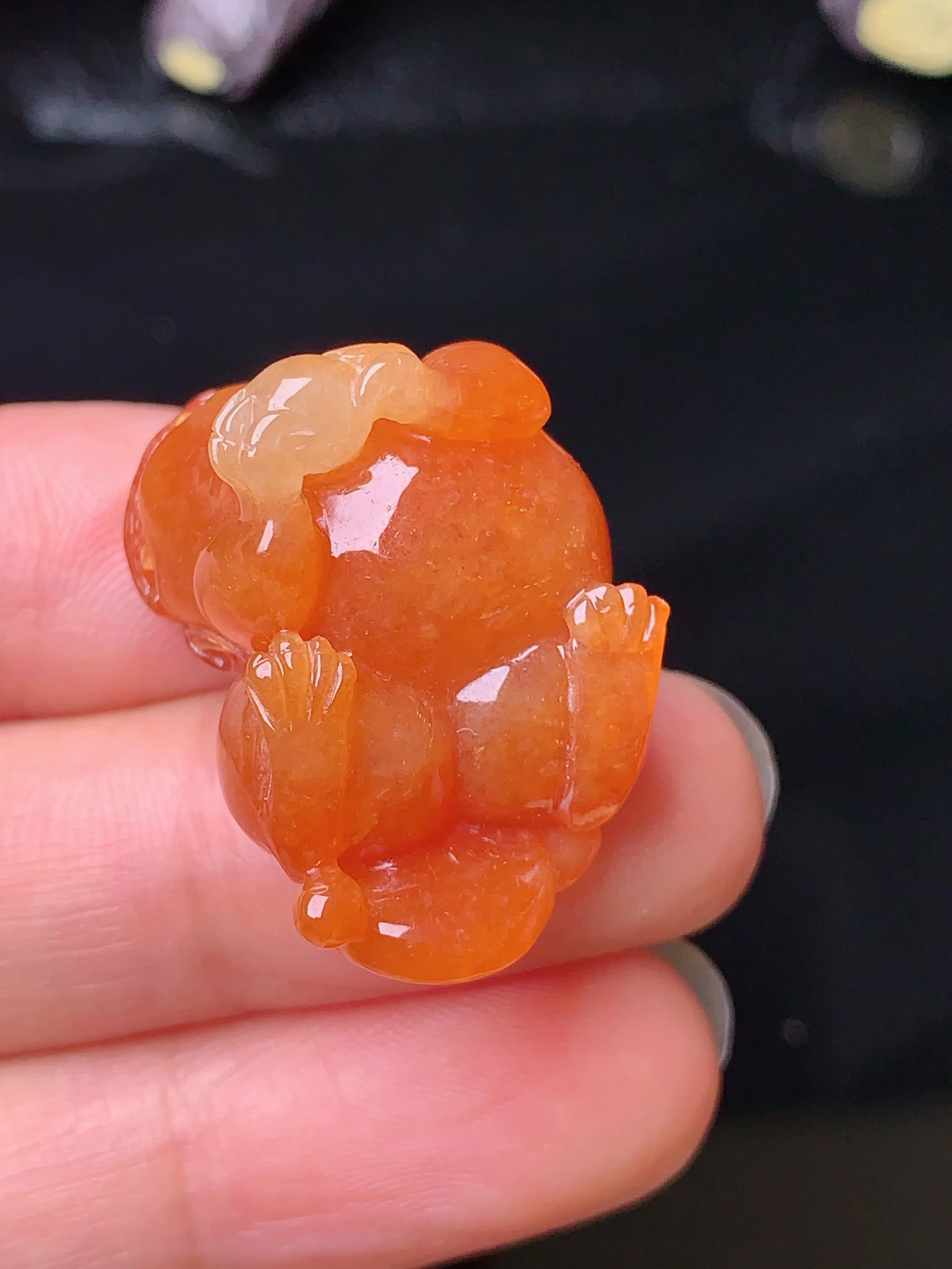 红翡貔貅吊坠 玉质细腻 色泽艳丽 整体尺寸28.2*19.3*17.8