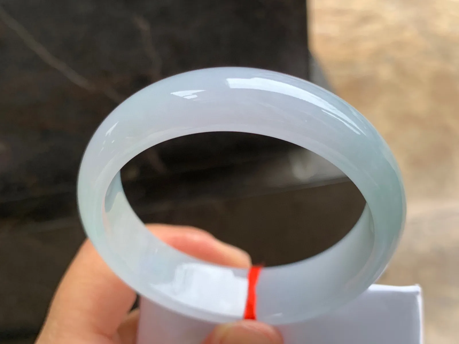 57.5-17-7.5mm
冰种飘花宽版手镯 水润冰透 清爽