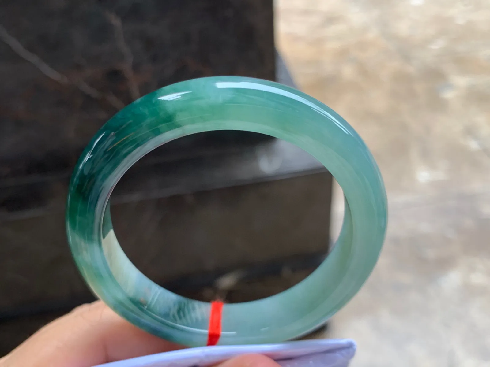 56.5-12.5-9mm
飘花手镯 底子细腻 花色浓郁