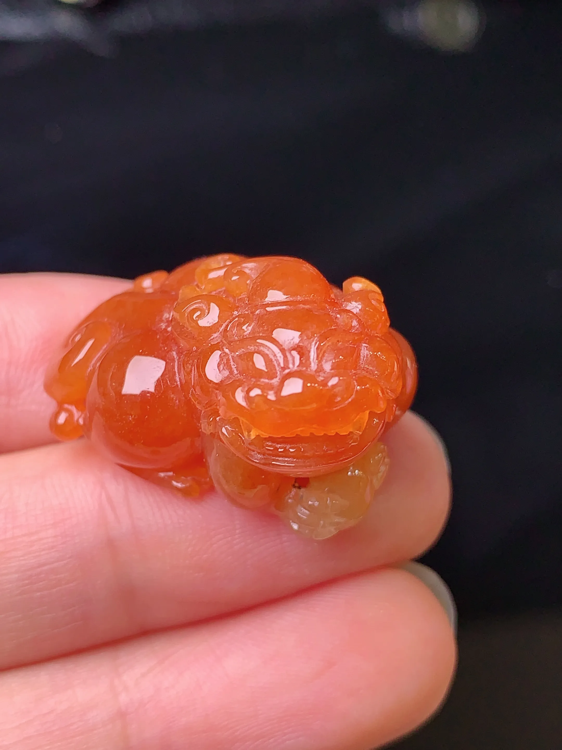 红翡貔貅吊坠 玉质细腻 色泽艳丽 整体尺寸28.2*19.3*17.8