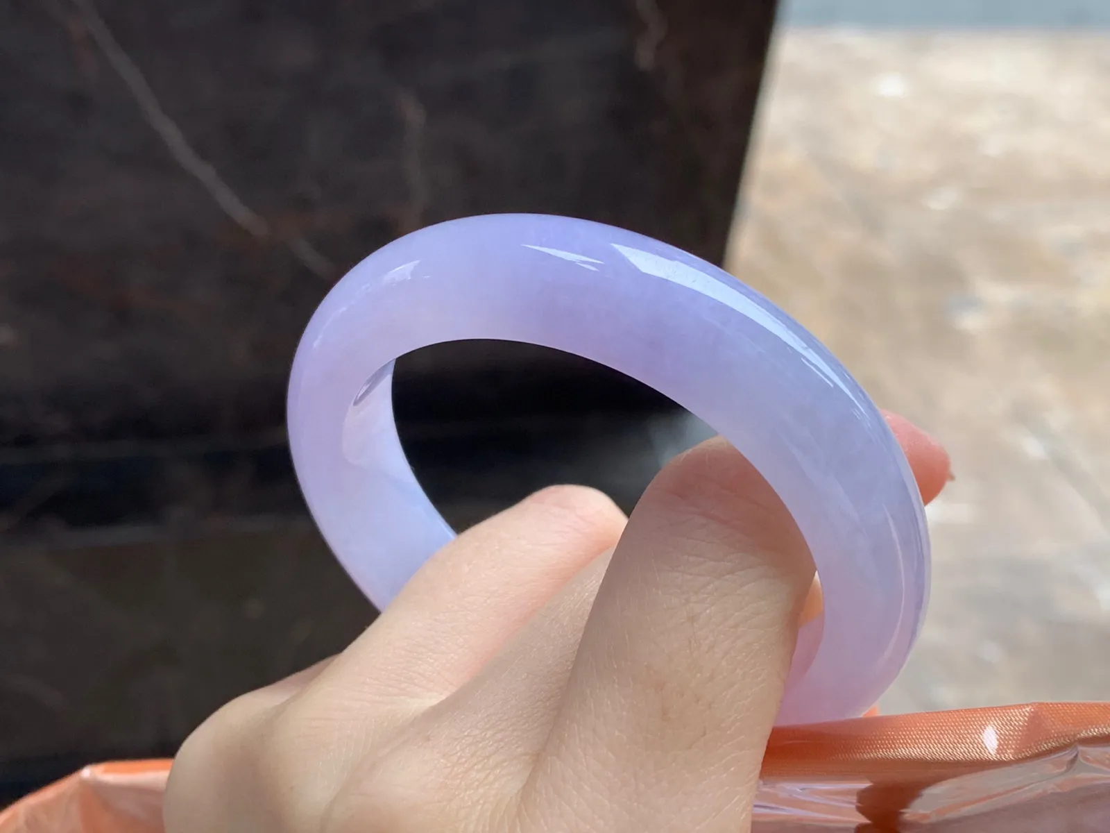 紫罗兰手镯
尺寸：52.3-12.9-8.9mm
水润十足～颜色浓郁小清新