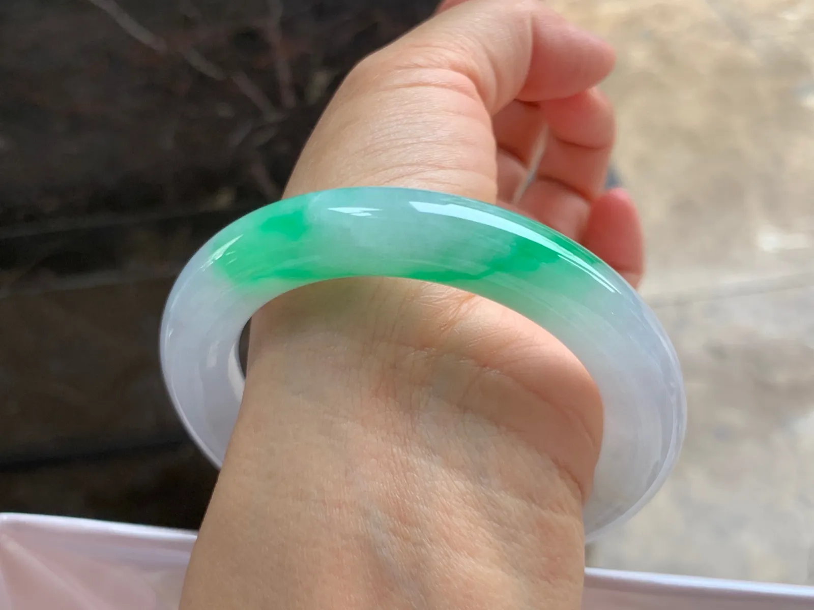 56-11.5mm
带色圆条手镯 有种有色 色阳 大气