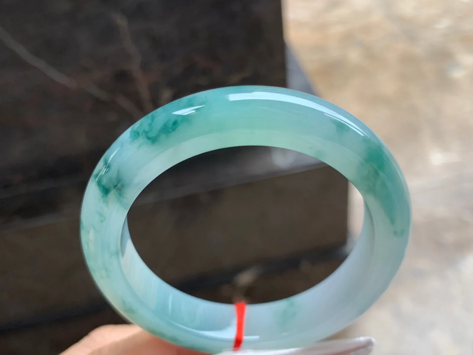 54.5-12.5-9mm
冰种飘花手镯 水润冰透 花色漂亮 