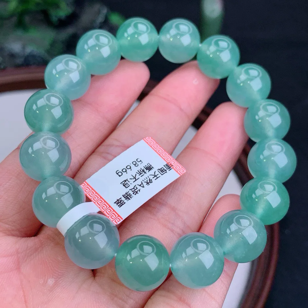 天然A货翡翠冰满色圆珠手串
尺寸12.8mm   重58.66g