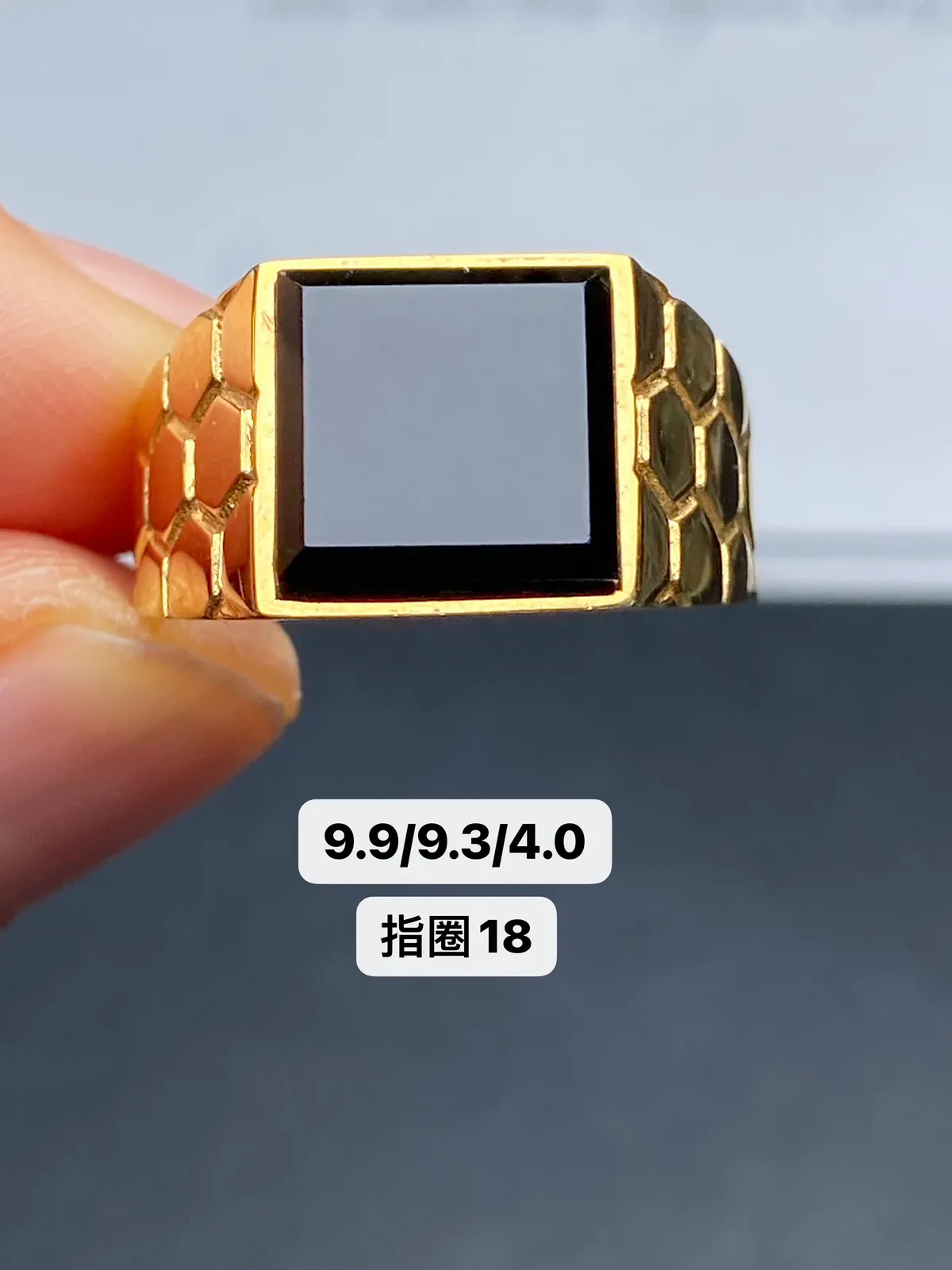 【墨翠戒指】
18k黄金 镶嵌 黑度油黑 品相饱满大气 尺寸9.9