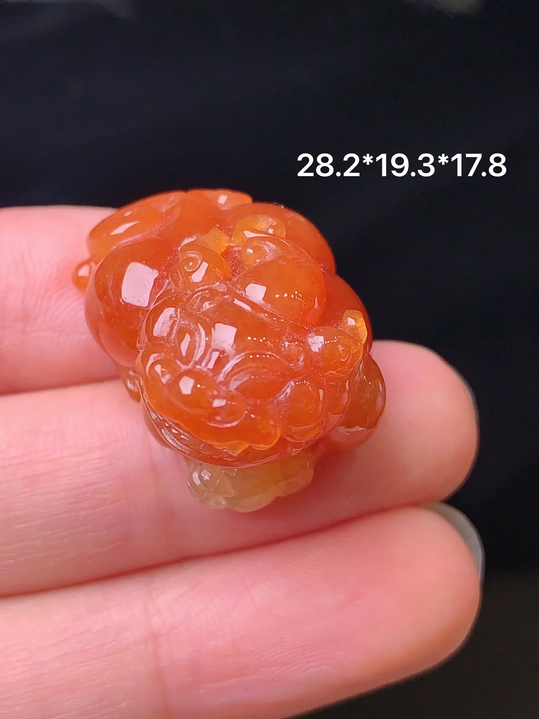 红翡貔貅吊坠 玉质细腻 色泽艳丽 整体尺寸28.2*19.3*17.8
