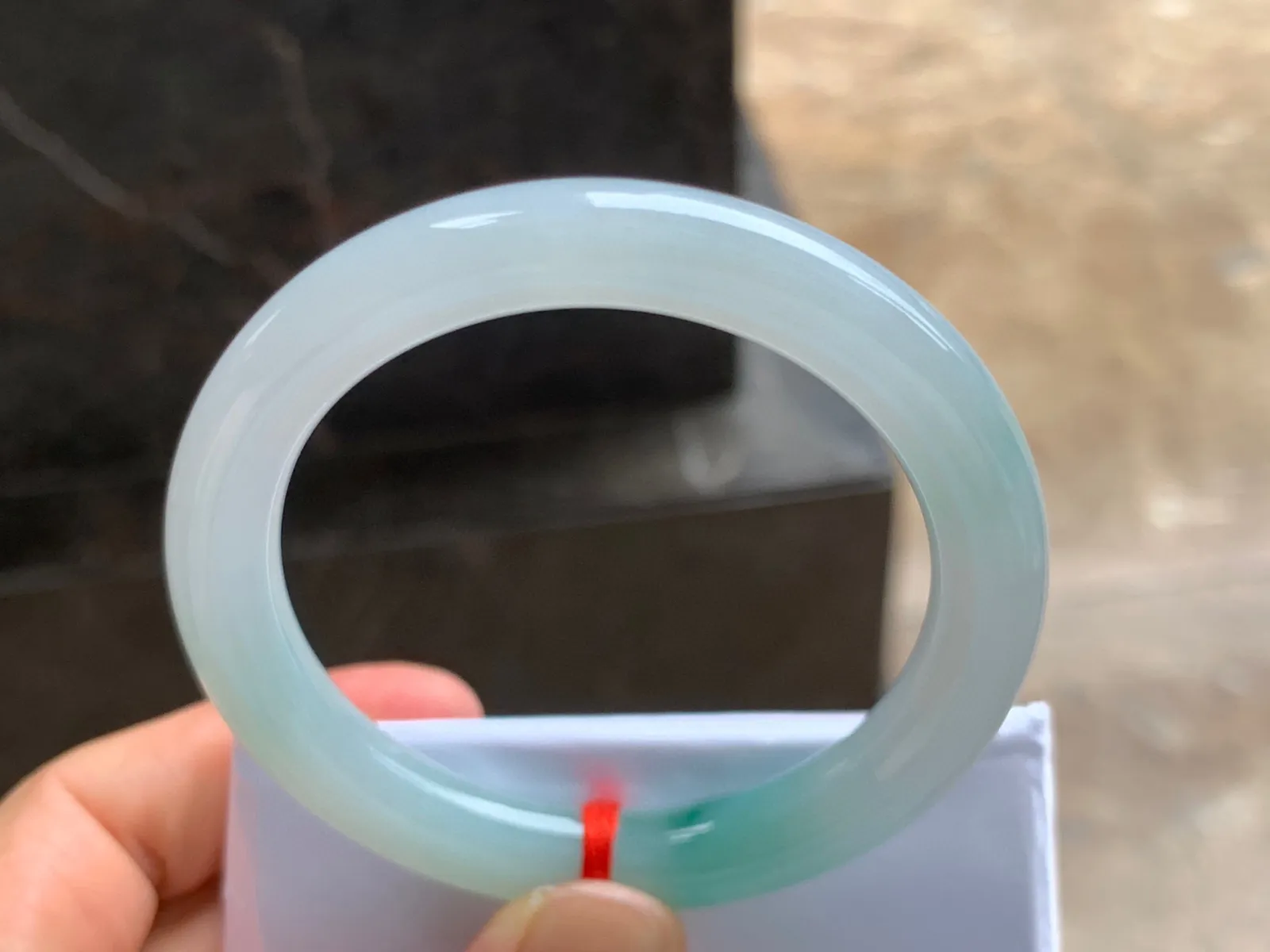 51.5-9mm
冰种飘花圆条手镯 水润清爽 小手可戴
