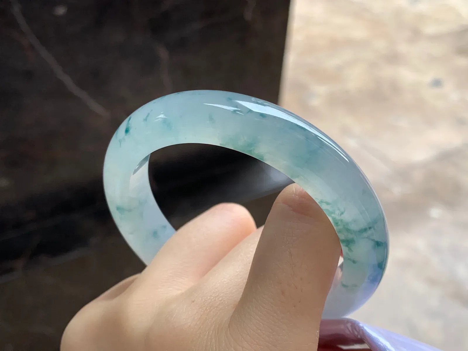 冰飘花手镯
尺寸：56.2-12.2-9.3mm
冰味十足～实物漂亮