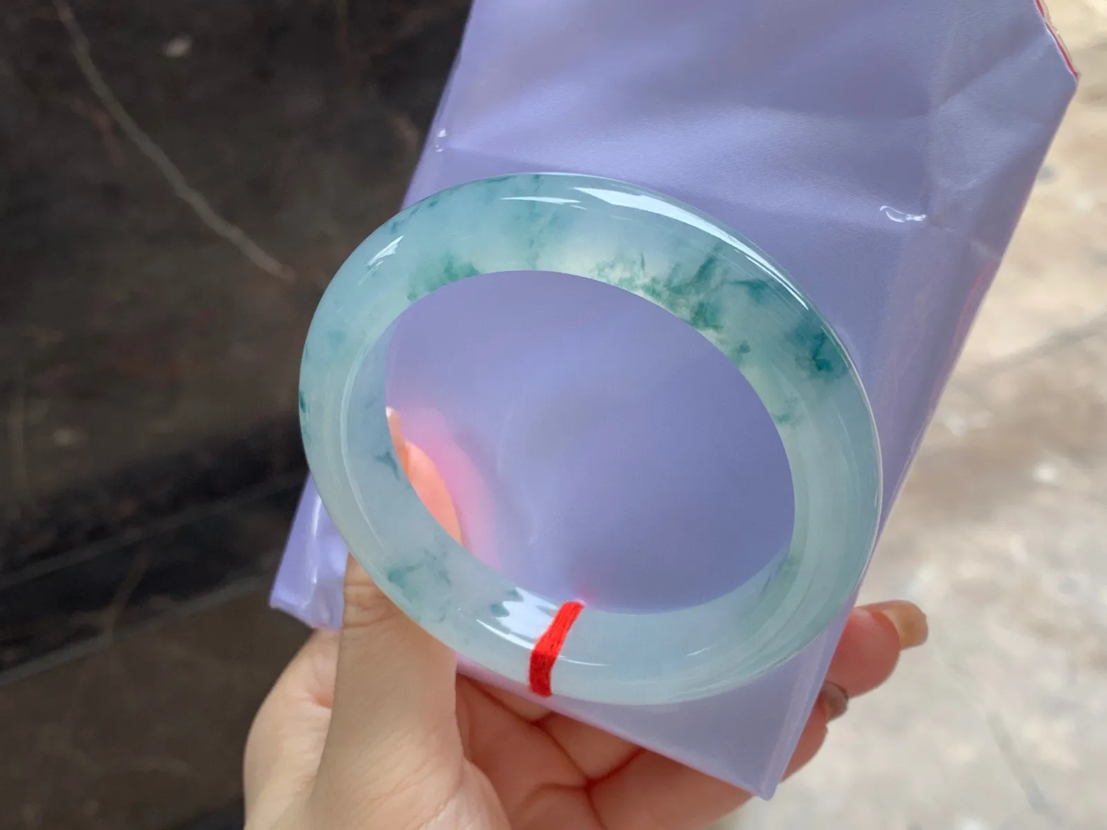 冰飘花手镯
尺寸：56.2-12.2-9.3mm
冰味十足～实物漂亮