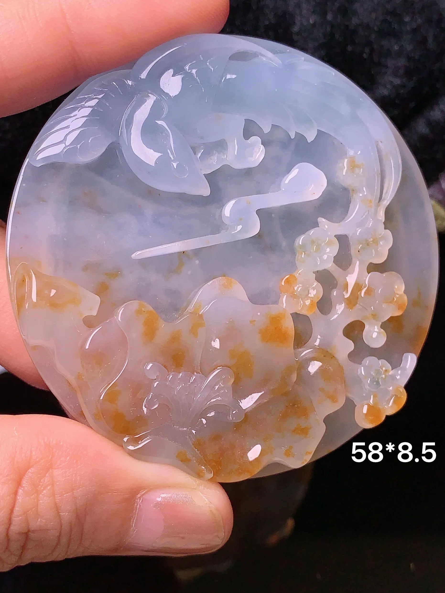 飘红翡梅花牌吊坠 玉质细腻 色泽艳丽清新 整体尺寸85*8.5