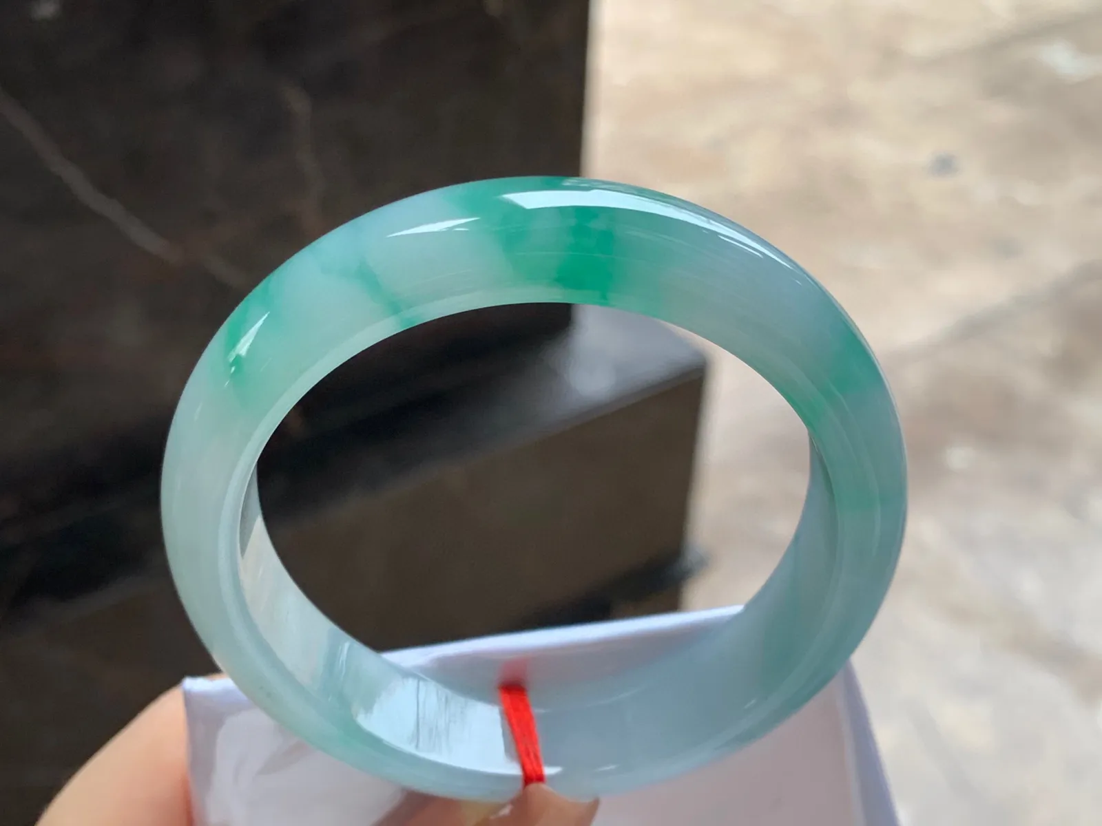 带色手镯
尺寸：56.9-13.8-8.3mm
有种有色～版型优秀