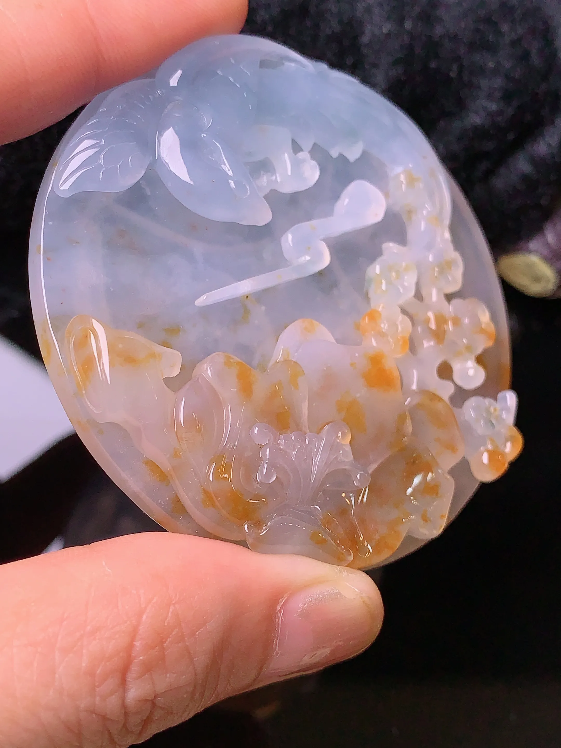 飘红翡梅花牌吊坠 玉质细腻 色泽艳丽清新 整体尺寸85*8.5