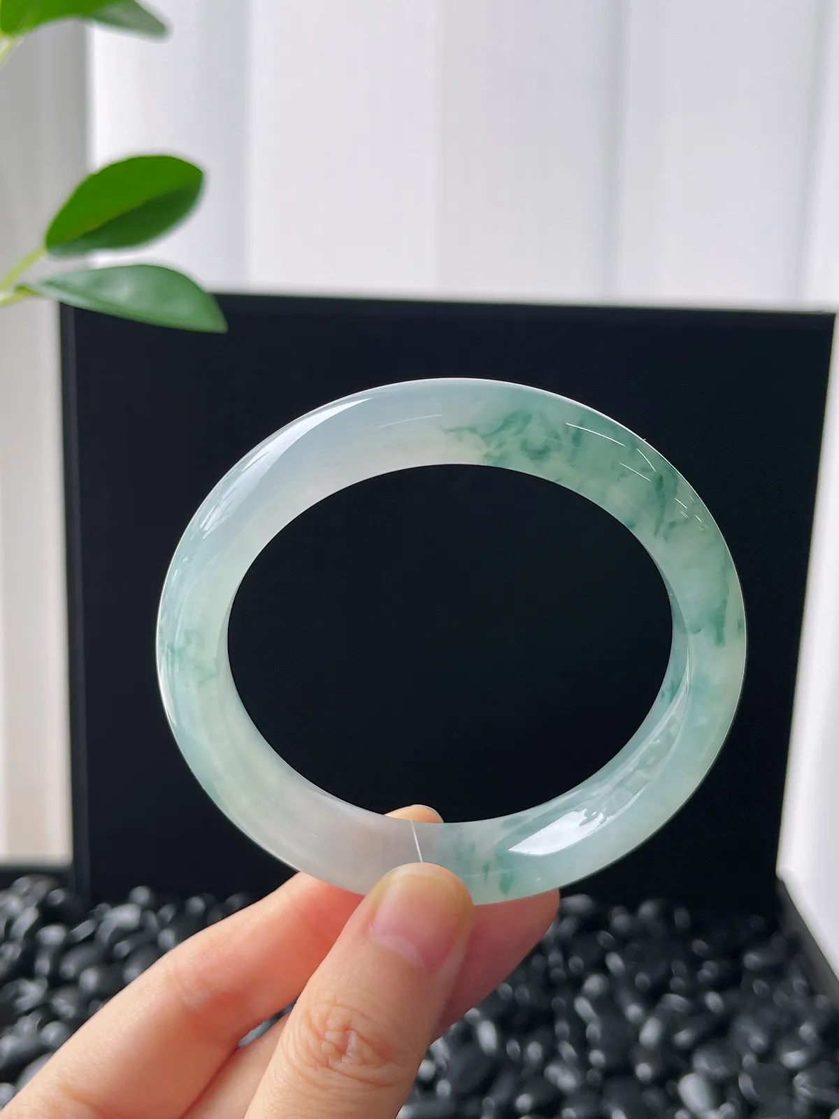 正圈57.6圈口，翡翠冰飘绿花手镯