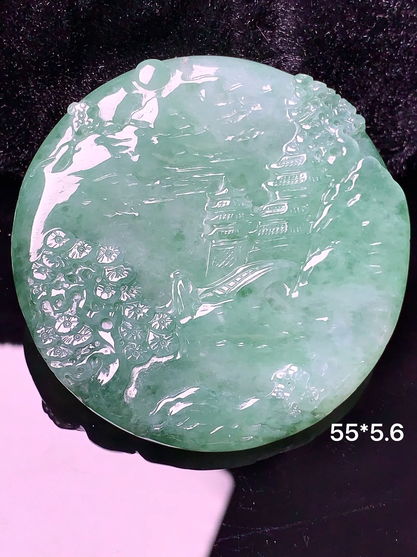 飘绿山水牌吊坠 玉质细腻 色泽艳丽 整体尺寸55*5.6