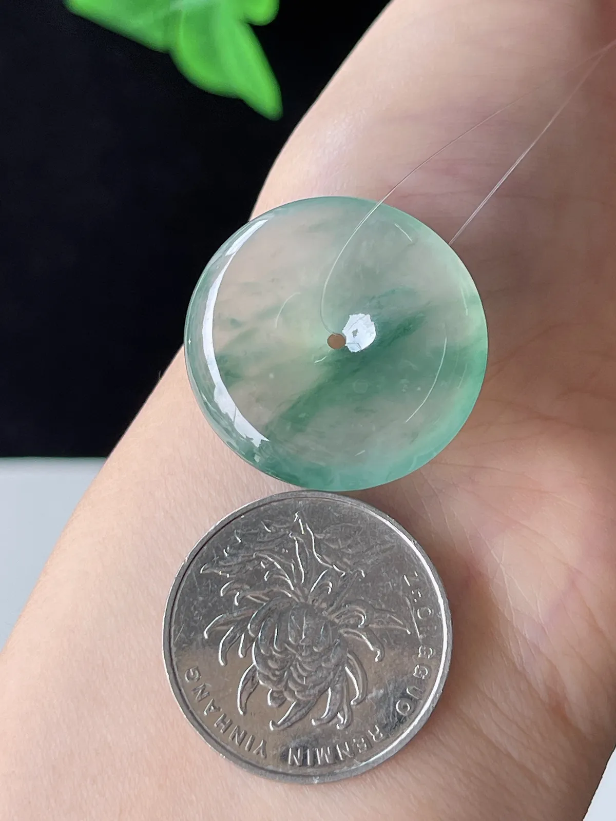 翡翠冰飘绿平安扣