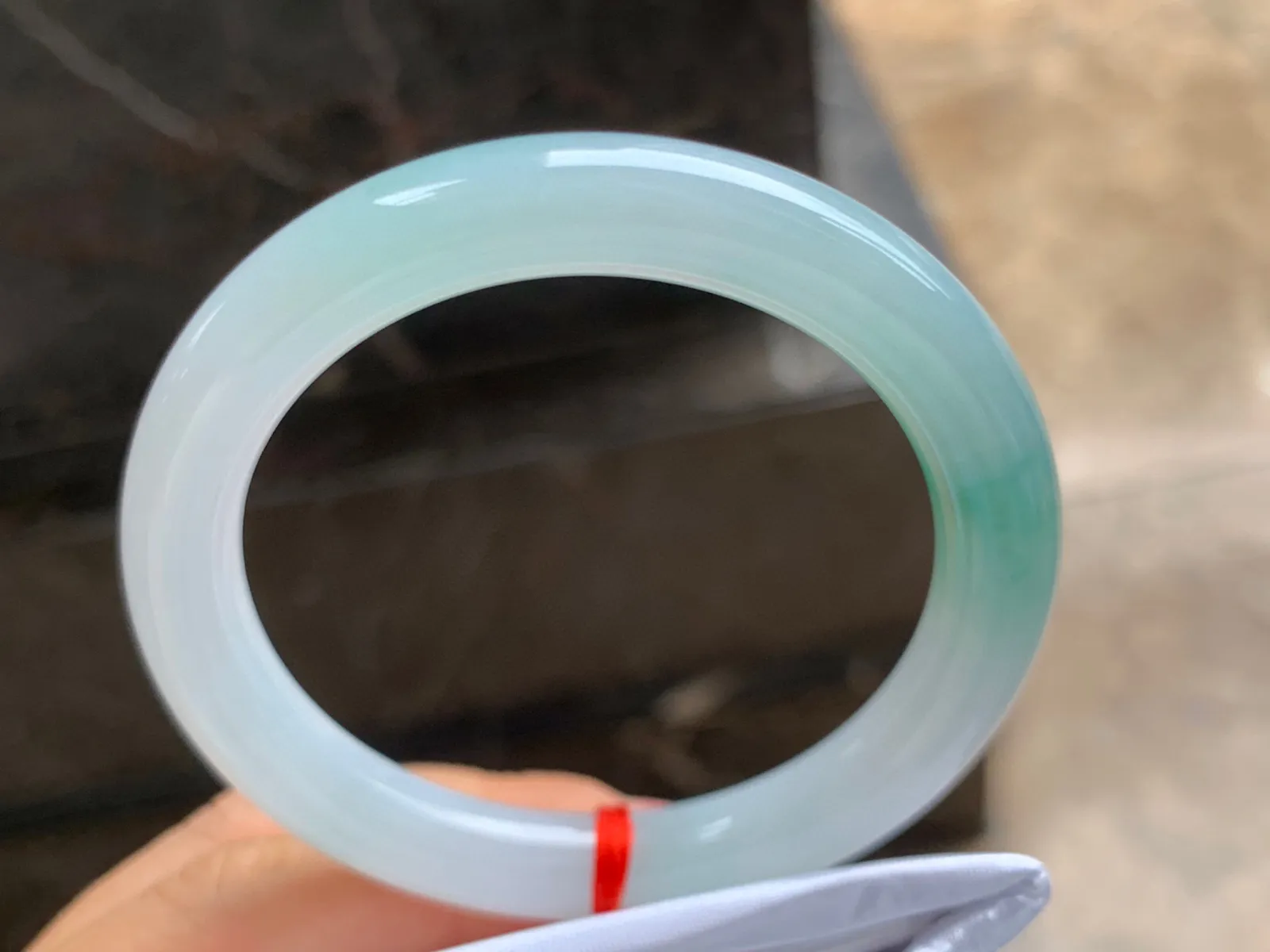 51.5-9mm
冰种飘花圆条手镯 水润清爽 小手可戴