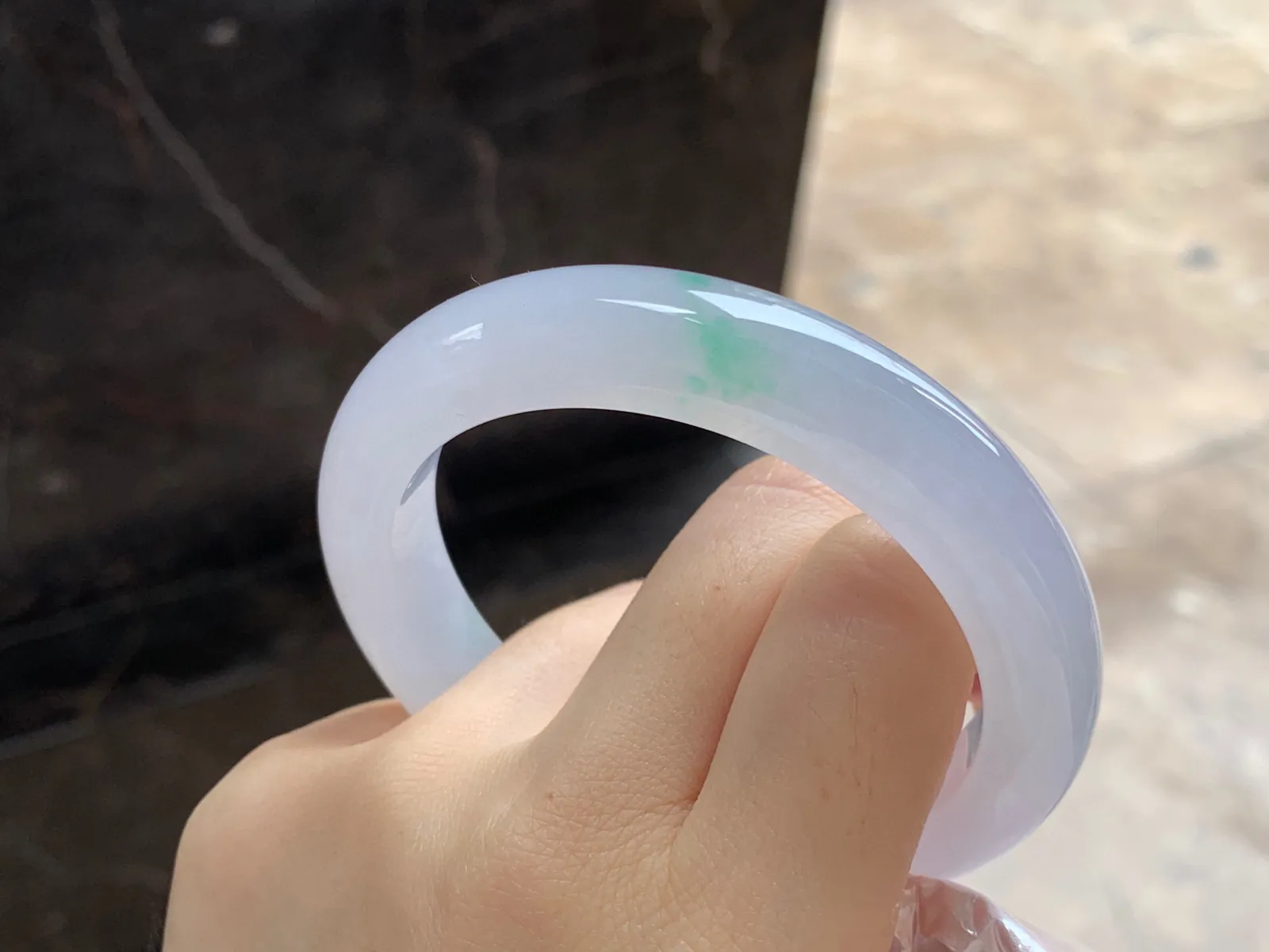冰种春带彩手镯
尺寸：58.2-12.1-9.6mm
种水好 很美丽的料子仙仙儿的