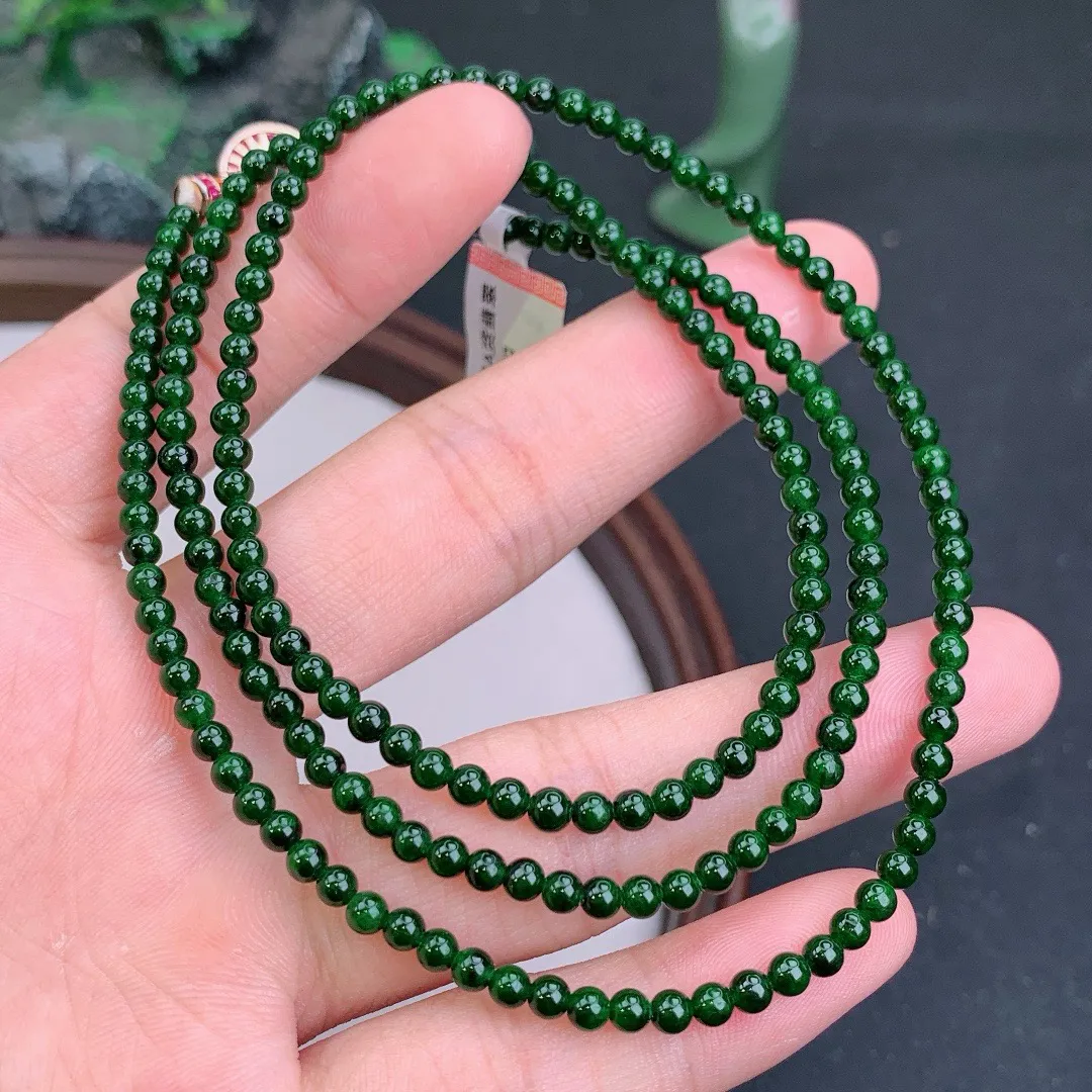 缅甸天然A货辣绿圆珠项链
尺寸3.3mm 重14.65g