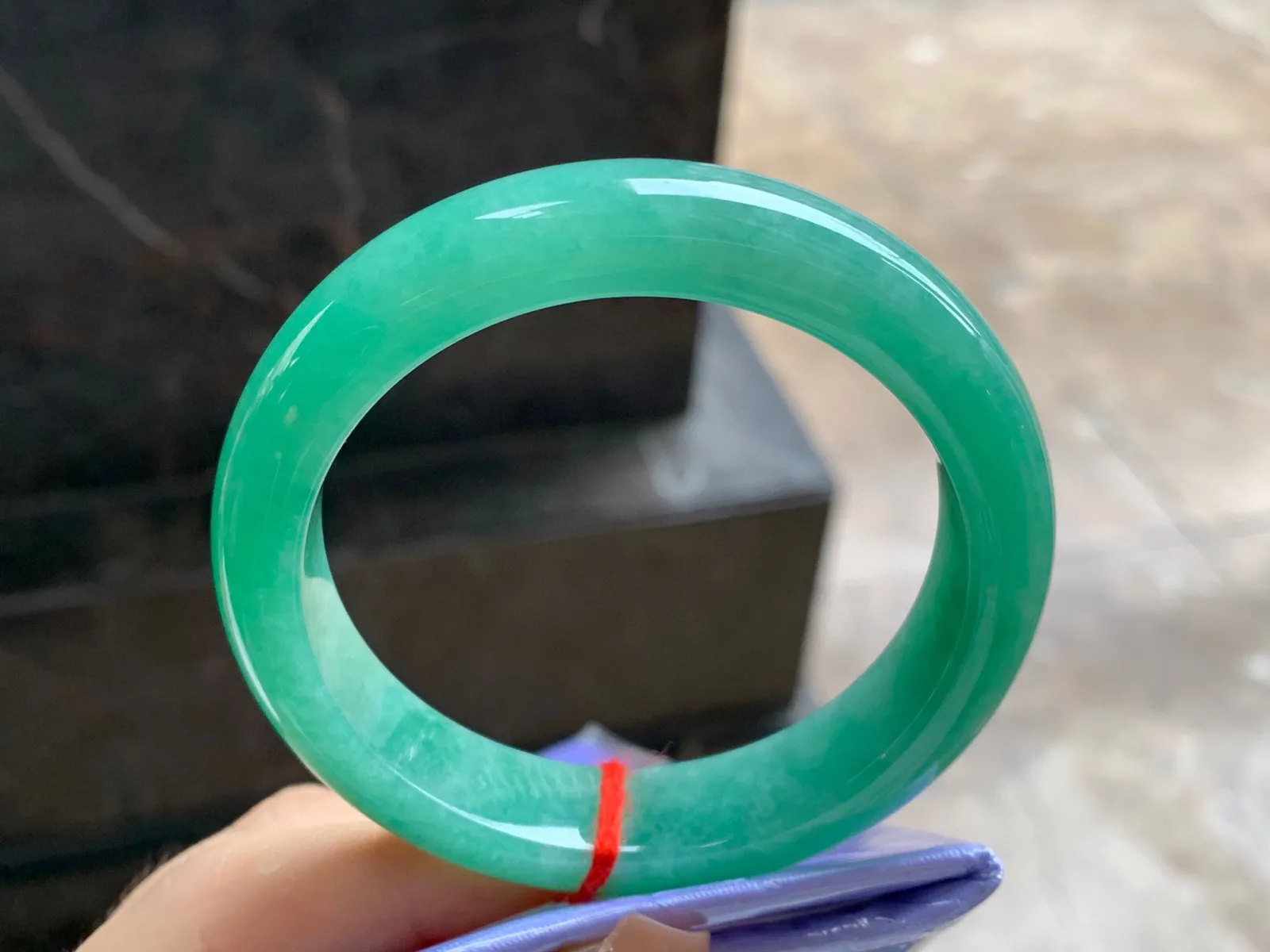 满色手镯
尺寸：54.5-13-8.6mm
整圈颜色浓郁～上手好看