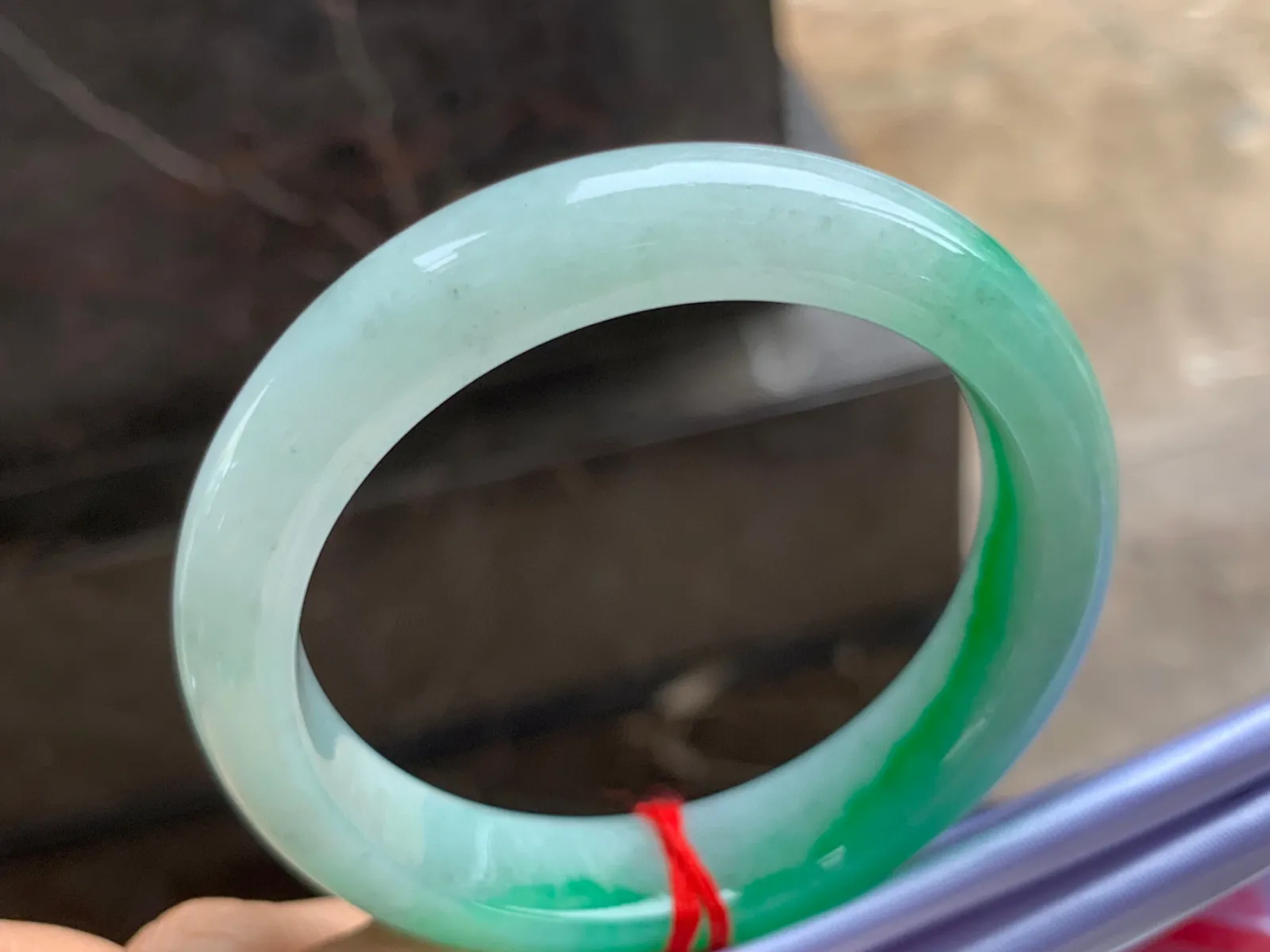 56-13-8.5mm
带色手镯 颜色辣绿 条形优秀 上手大气