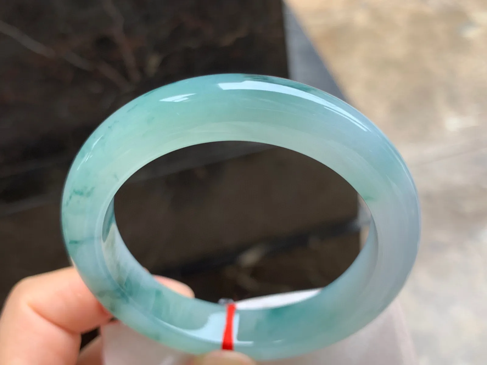 54.5-12.5-9mm
冰种飘花手镯 水润冰透 花色漂亮 