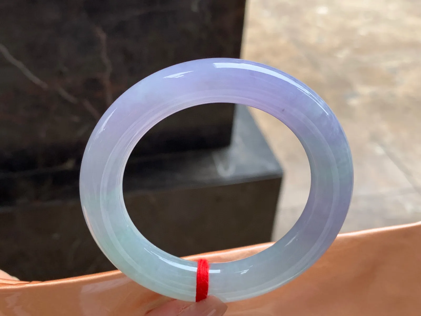 紫罗兰圆条手镯
尺寸：55.2-12.4-11.5mm
水润十足～颜色浓郁 小清新