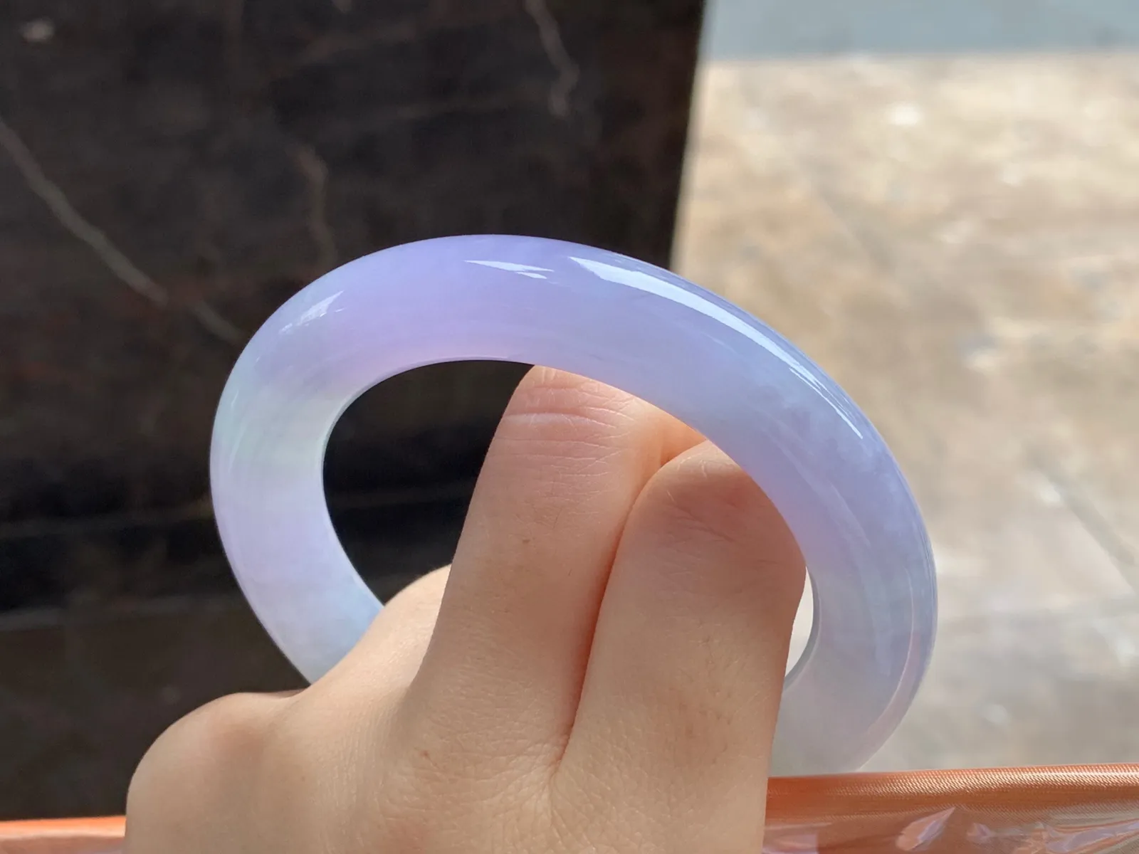 紫罗兰圆条手镯
尺寸：55.2-12.4-11.5mm
水润十足～颜色浓郁 小清新