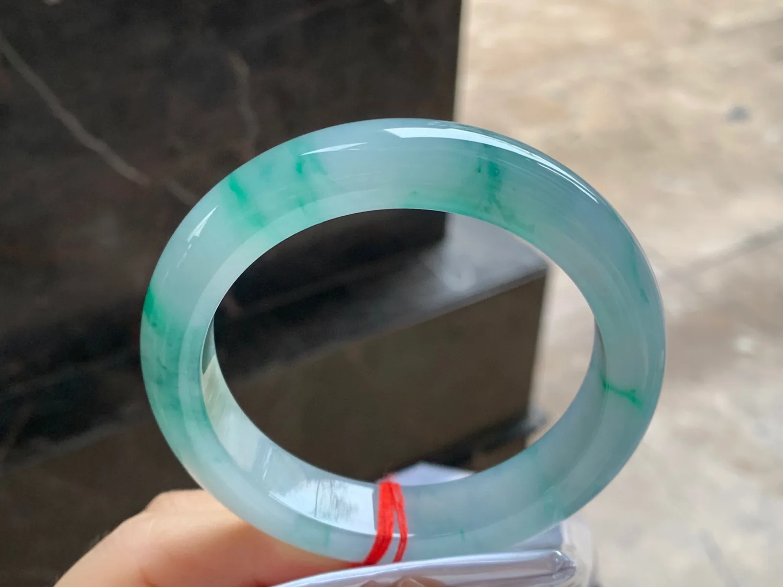 冰飘绿手镯
尺寸：58.5-13.2-9.2mm
有种有色～版型优秀 实物好看