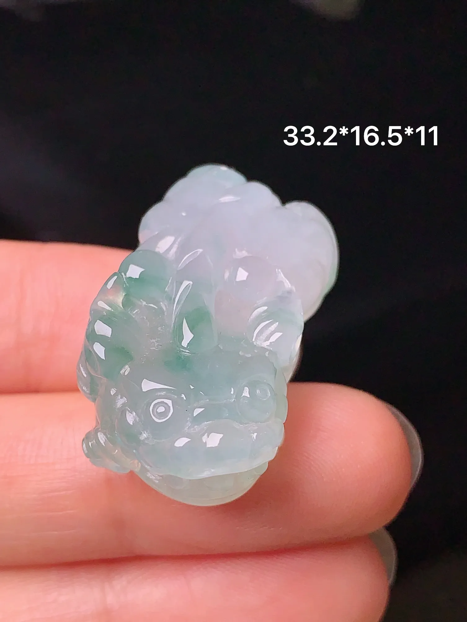 飘绿貔貅吊坠 玉质细腻 色泽艳丽 整体尺寸33.2*16.5*11