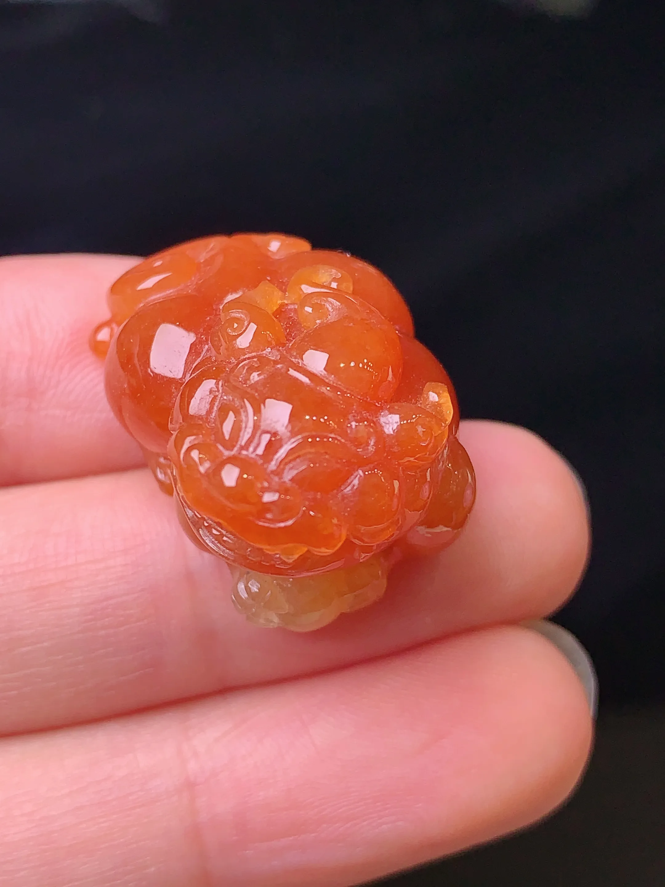 红翡貔貅吊坠 玉质细腻 色泽艳丽 整体尺寸28.2*19.3*17.8