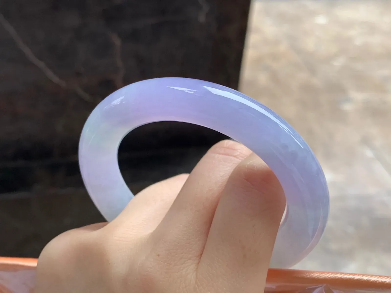 紫罗兰圆条手镯
尺寸：55.2-12.4-11.5mm
水润十足～颜色浓郁 小清新