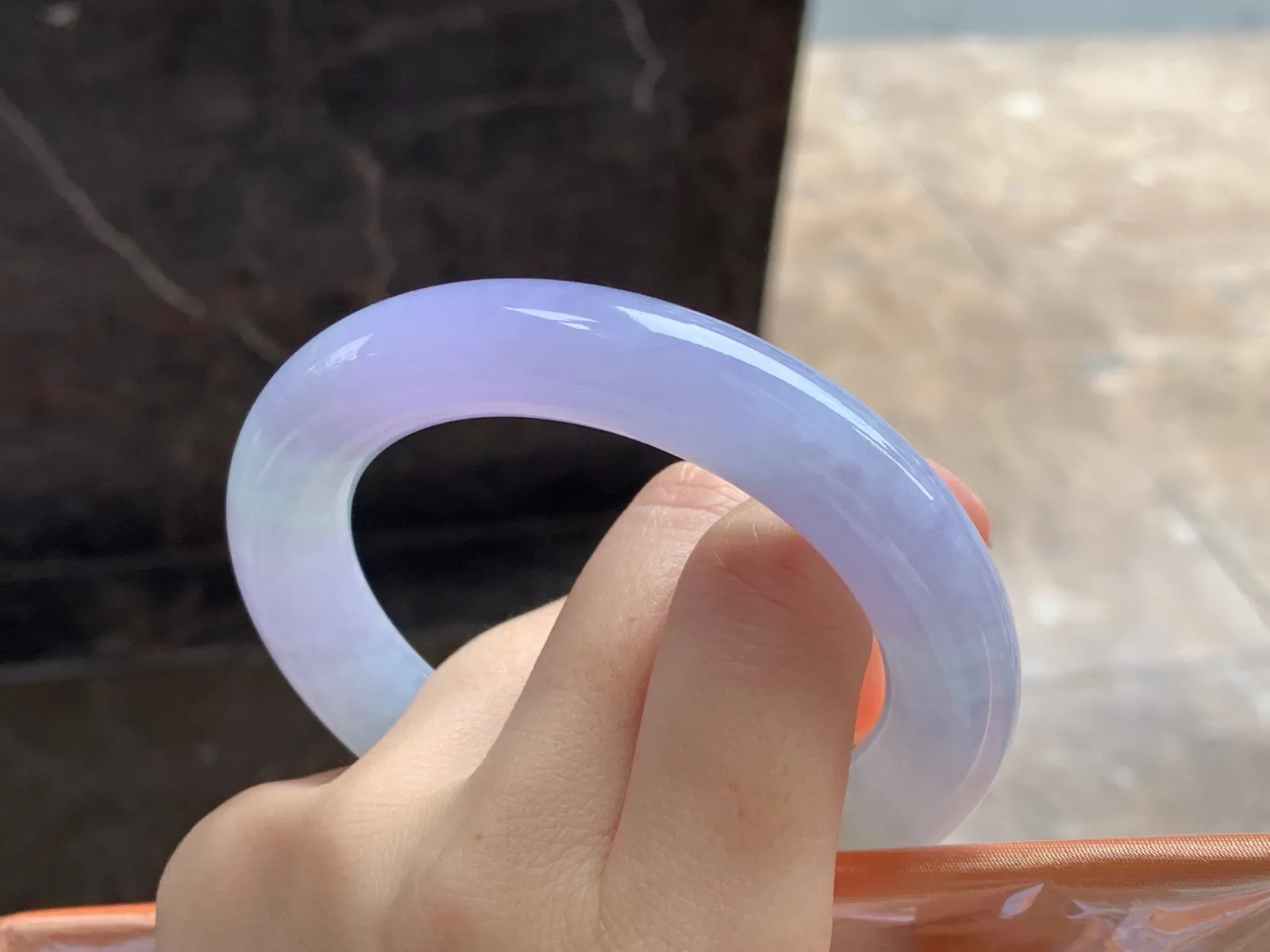 紫罗兰圆条手镯
尺寸：55.2-12.4-11.5mm
水润十足～颜色浓郁 小清新