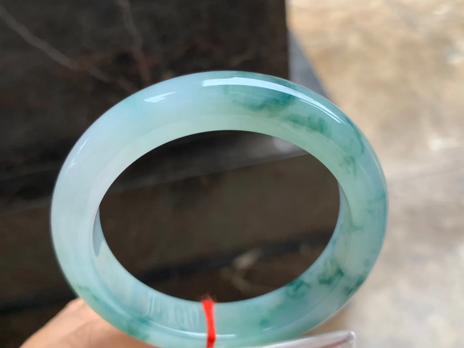 54.5-12.5-9mm
冰种飘花手镯 水润冰透 花色漂亮 