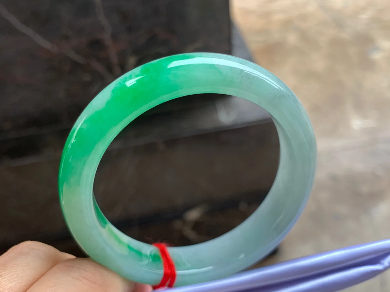 56-13-8.5mm
带色手镯 颜色辣绿 条形优秀 上手大气