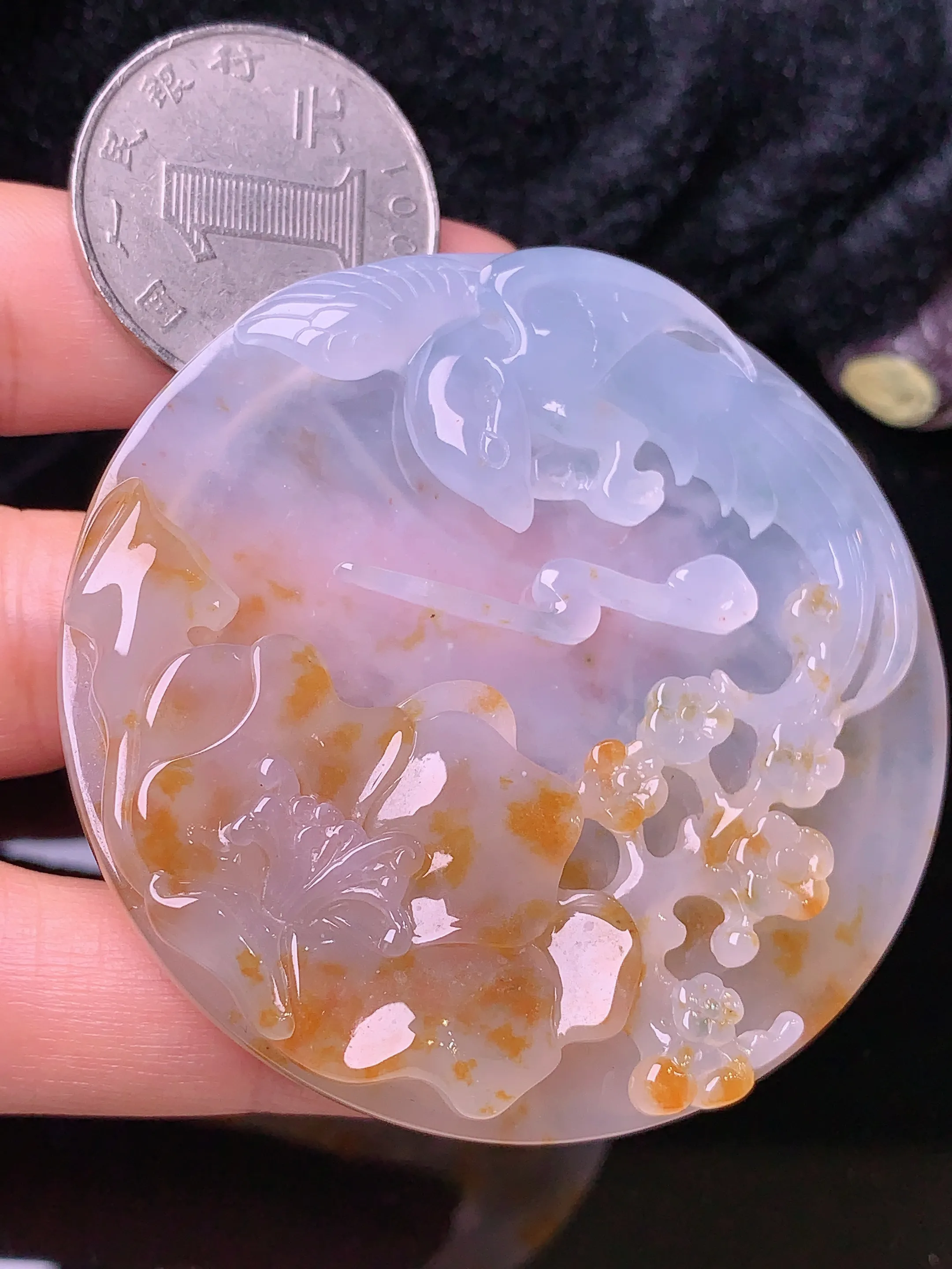 飘红翡梅花牌吊坠 玉质细腻 色泽艳丽清新 整体尺寸85*8.5
