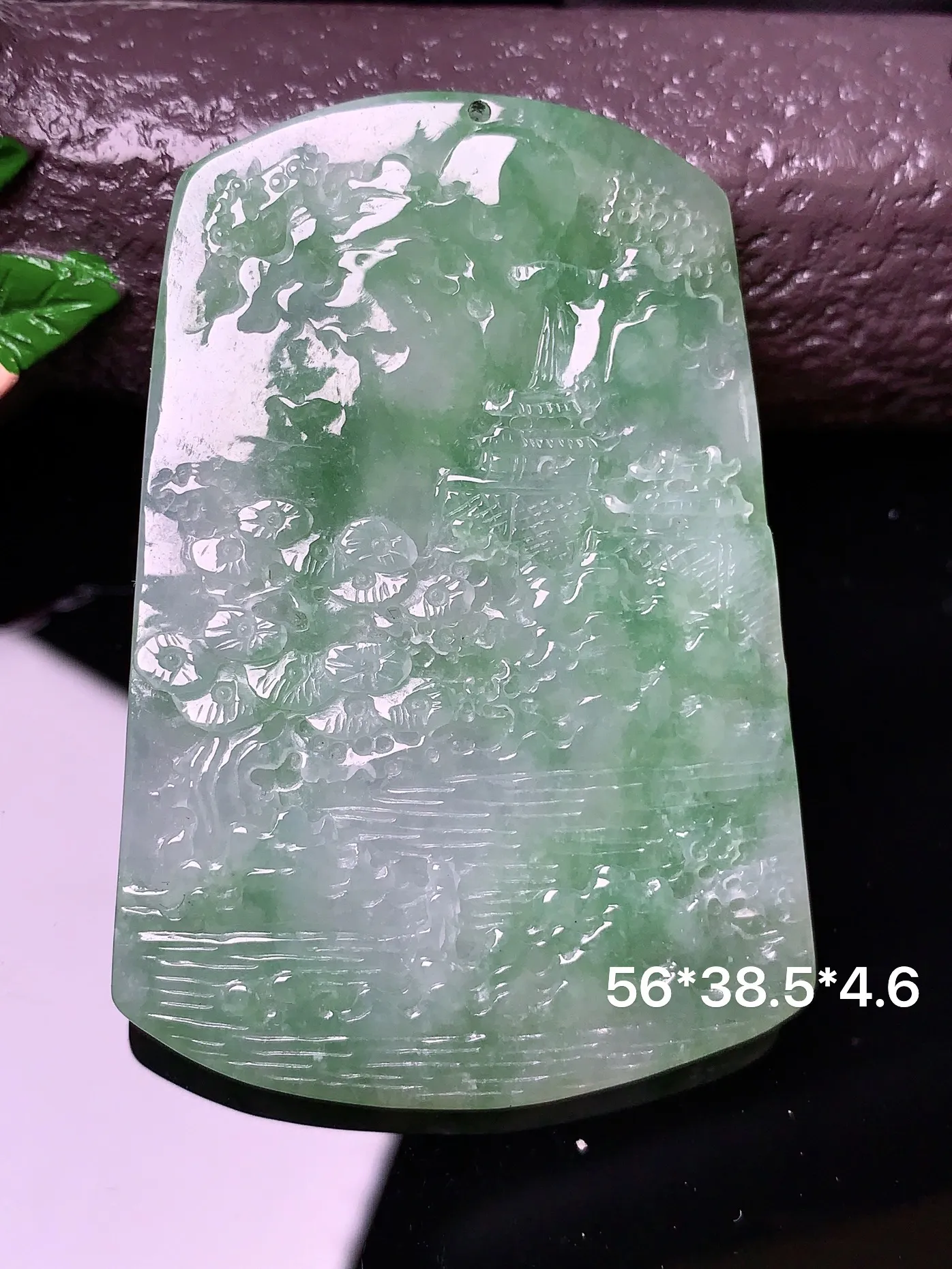 飘绿山水吊坠 玉质细腻 色泽艳丽 整体尺寸56*38.5*4.6