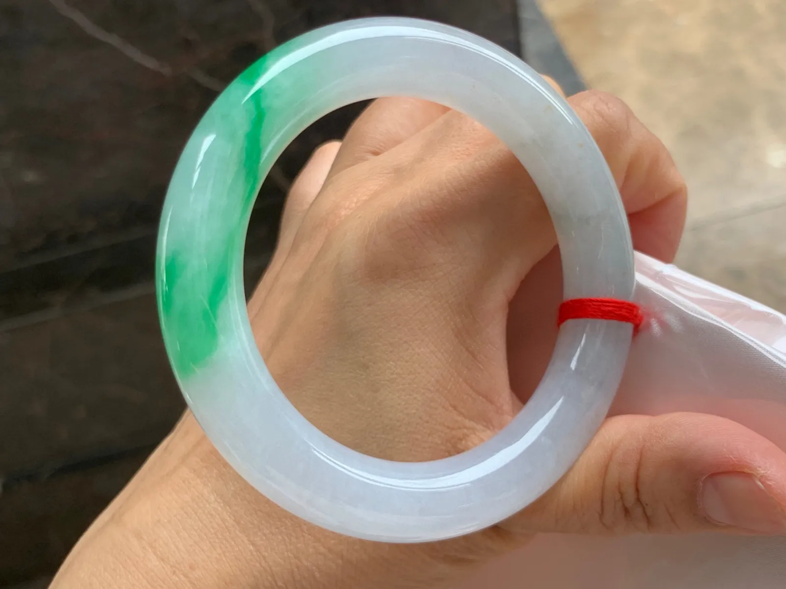 56-11.5mm
带色圆条手镯 有种有色 色阳 大气