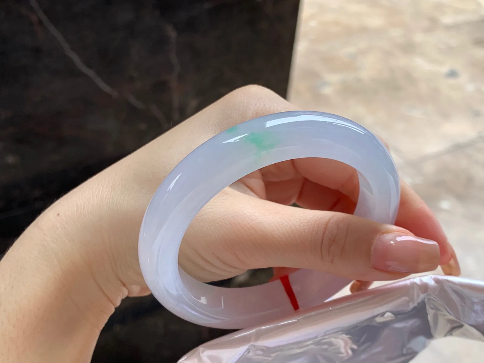 冰种春带彩手镯
尺寸：58.2-12.1-9.6mm
种水好 很美丽的料子仙仙儿的